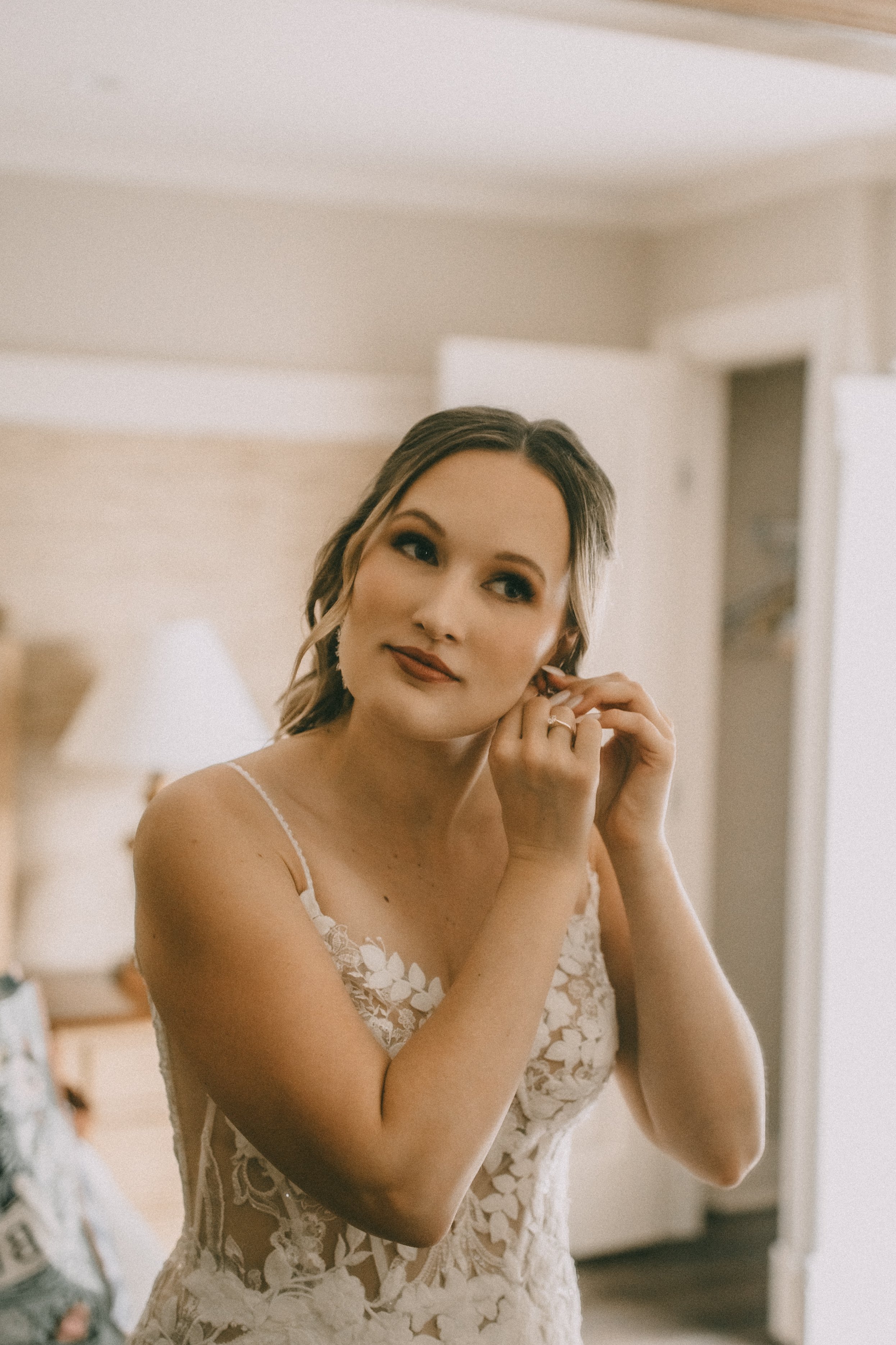 How to Choose the Right Makeup Artist in Surrey &amp; Vancouver for Your Wedding Day