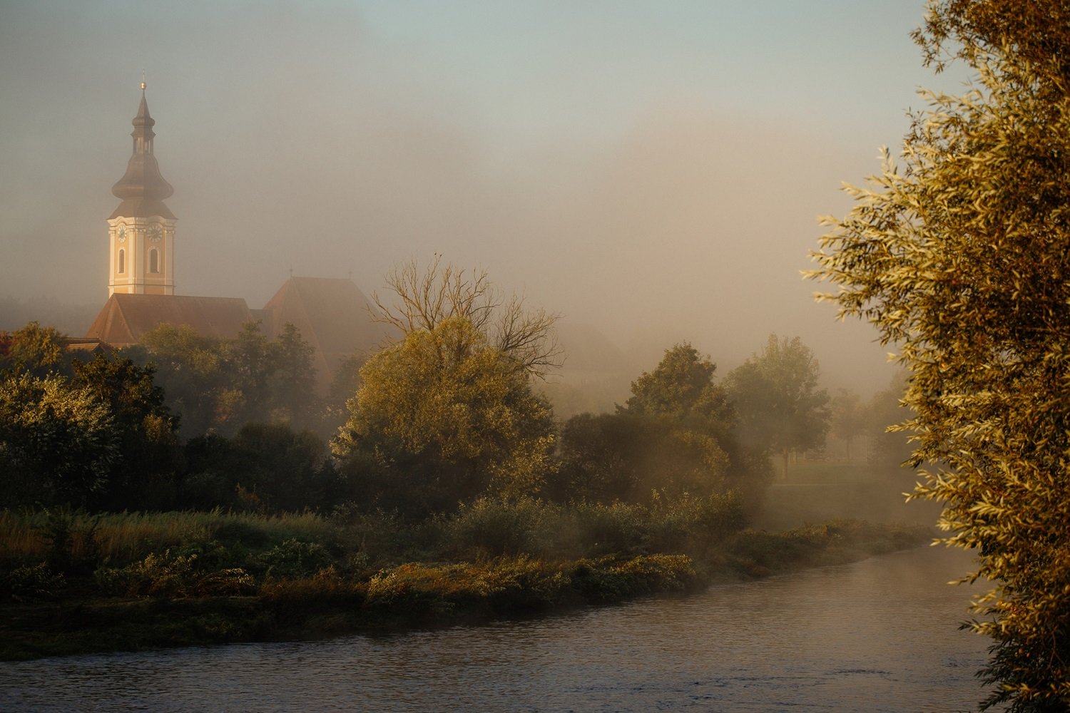 Nittenau in der Oberpfalz im Nebel