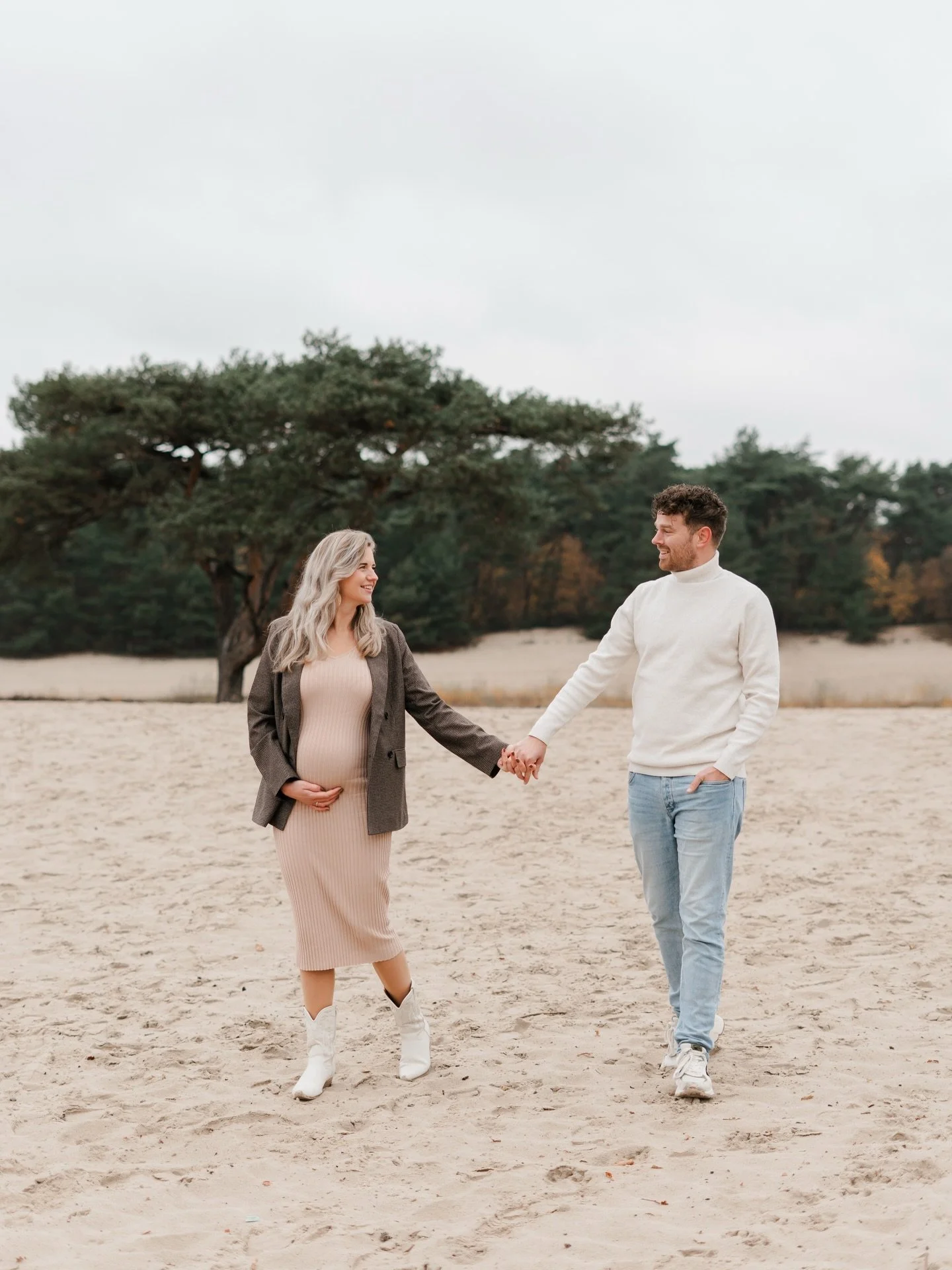 Samen aftellen naar nieuw leven ✨ 

Een zwangerschapsshoot met je geliefde is een investering in herinneringen. Voor nu, maar vooral voor later. 🌼

Wil jij dit ook? Boek nu jouw plekje door mij een DM te sturen! 💛

#zwangerschapshoot #mom #dad #her