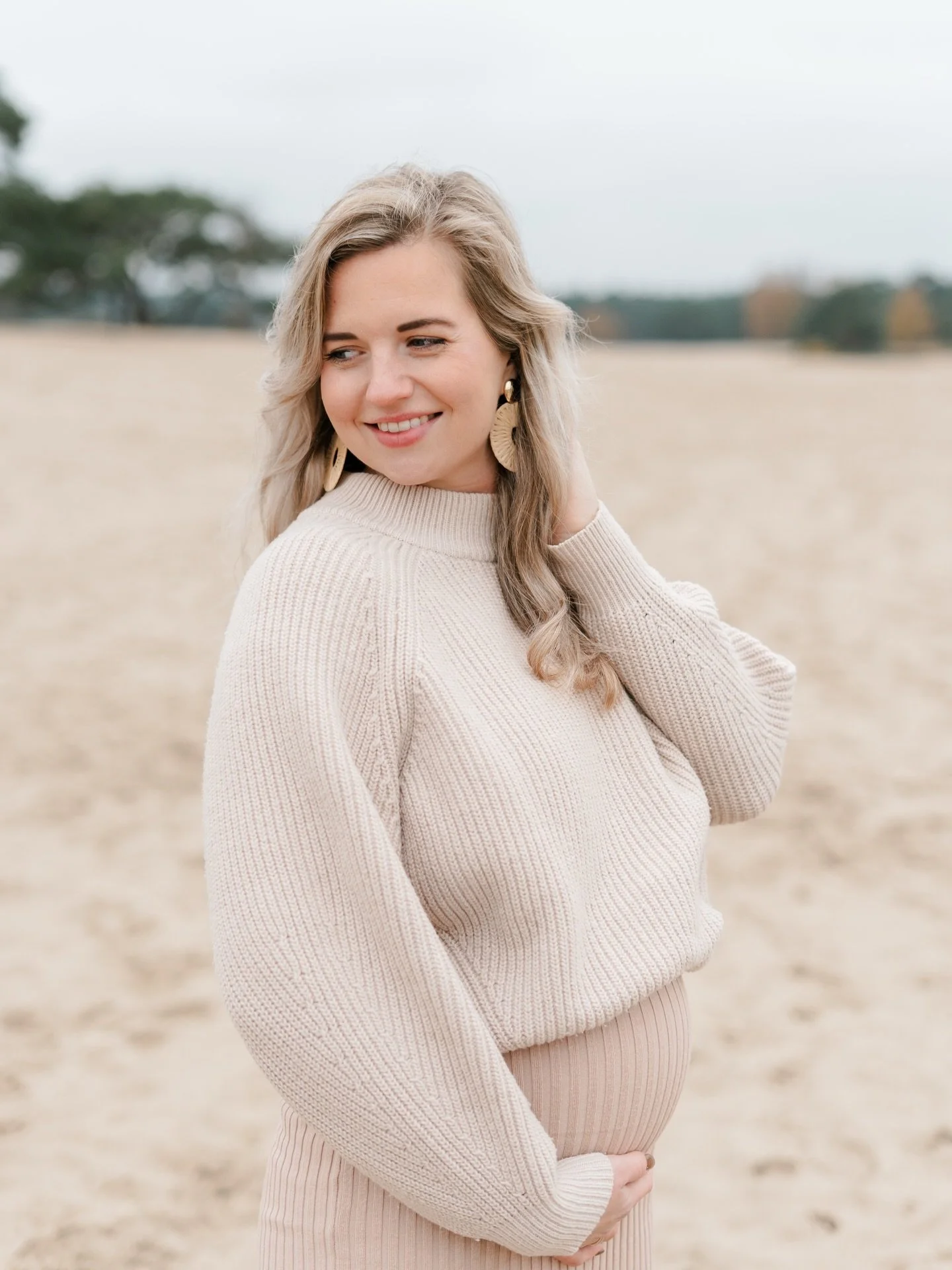 Zo krachtig, zo puur, zo bijzonder 🤍 

Jij draagt nieuw leven&hellip; hoe bijzonder is dat! Dit moment verdient het om vastgelegd te worden! Wil jij dit magische moment ook laten vastleggen? Stuur mij een DM! ✨

#zwangerschap #zwangerschapshoot #pre