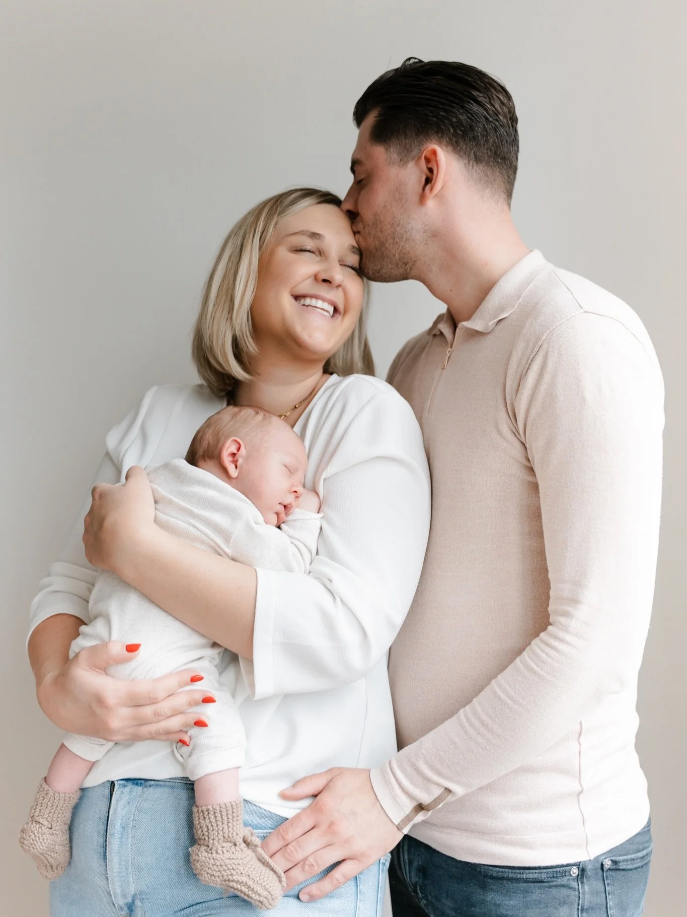 Newbornshoots draaien om rust, warmte en echte momenten. Samen met je kersverse gezinnetje. Deze tijd verdient het om vastgelegd te worden 💛

Op mijn website vind je alle informatie, prijzen en kun je een shoot boeken! Of je mag een DM sturen 💌

#n