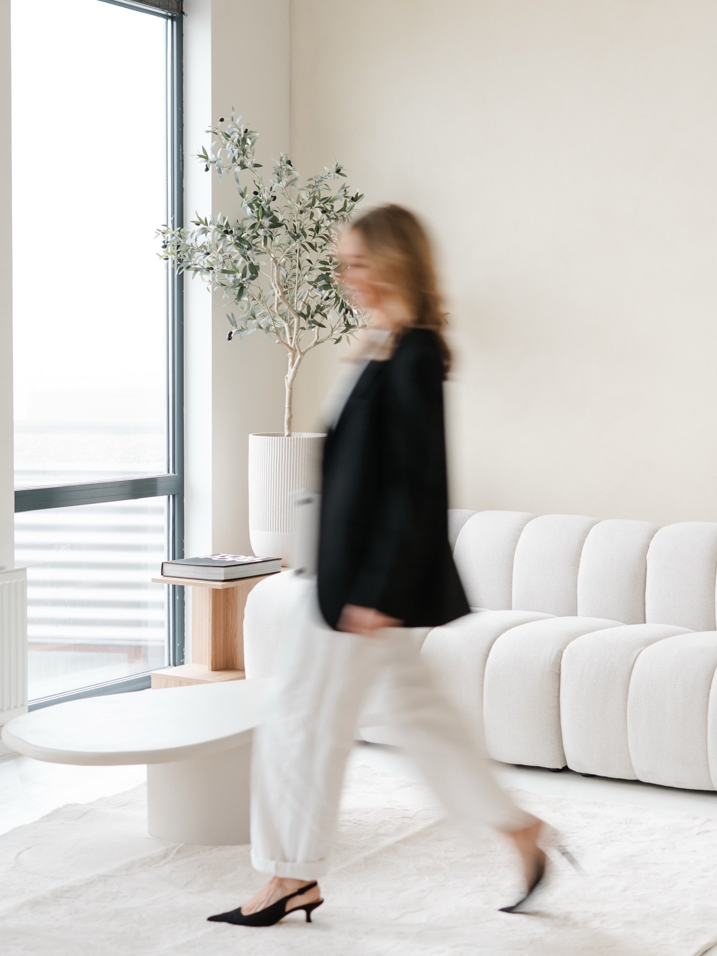 Een brandingshoot geeft rust in je content. Je hoeft niet meer te zoeken naar wat je moet posten. Na jouw brandingshoot ontvang je van mij een beeldbank die past bij jouw uitstraling, waarden en verhaal.

Het resultaat?
Consistentie, herkenbaarheid e