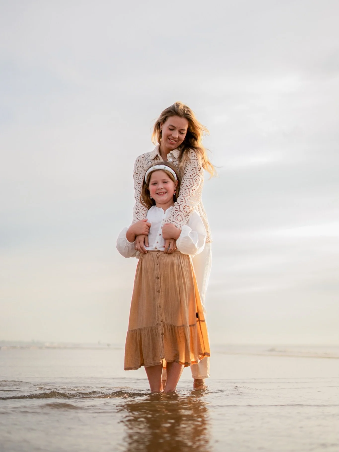 Een strandshoot met je gezin tijdens het goude uurtje. Dit plaatje zegt het allemaal! Mama met haar dochter. 😍

Stuur me een DM of bekijk mijn website voor meer info en het boeken van een gezinsshoot! 💌

#gezinshoot #gezinsfotograaf #gezinsfotograf