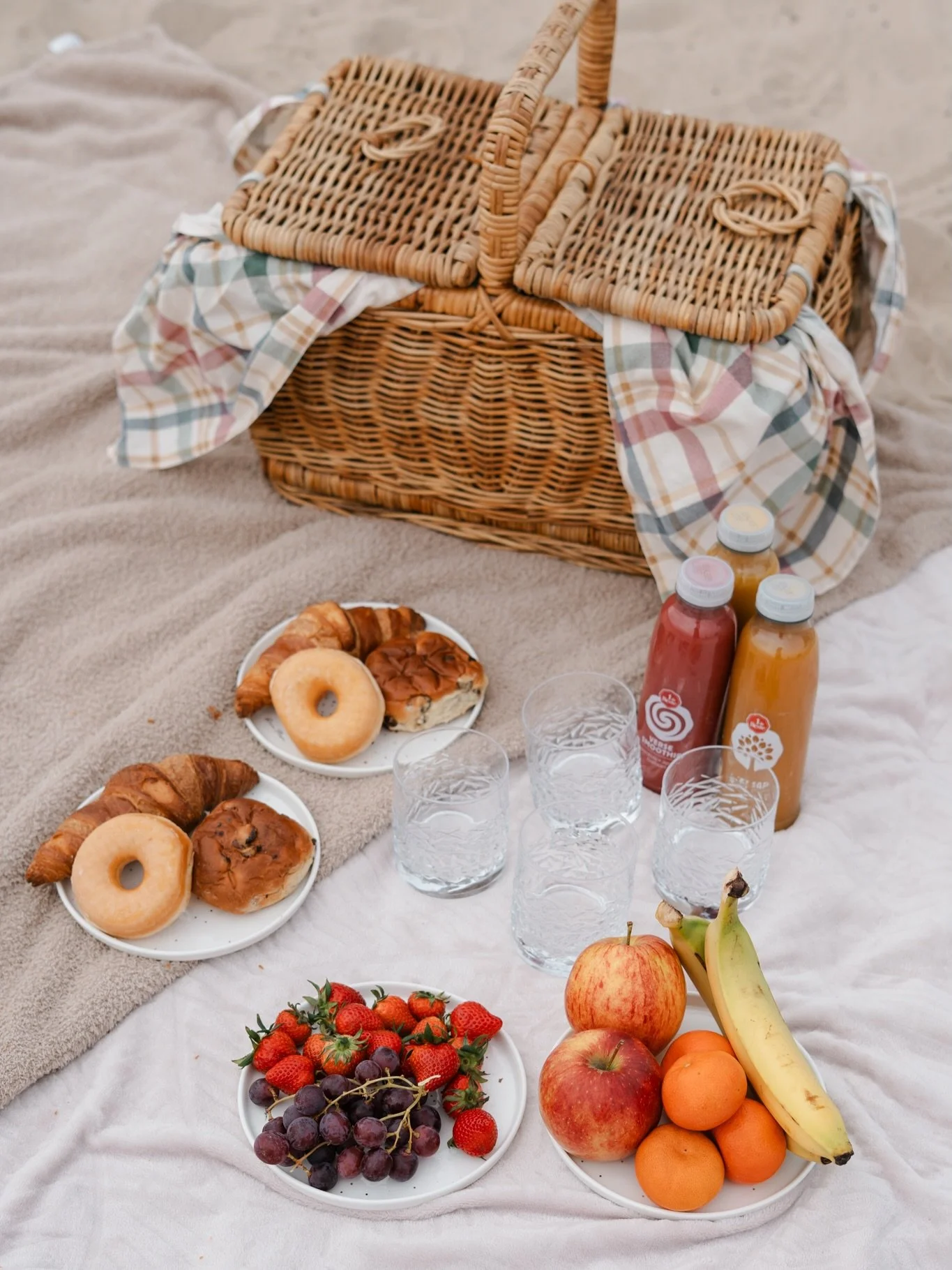 Een recap van maart! Heel veel leuke dingen gedaan en hele leuke mensen voor mijn lens gehad 📸

1. De picknick van de picknick shoot met een heel lief en leuk gezinnetje! 🥐🍩🍓🍎🍌🧺
2. Op dinsdag pas ik op mijn kleine neefje. We gingen een dagje n
