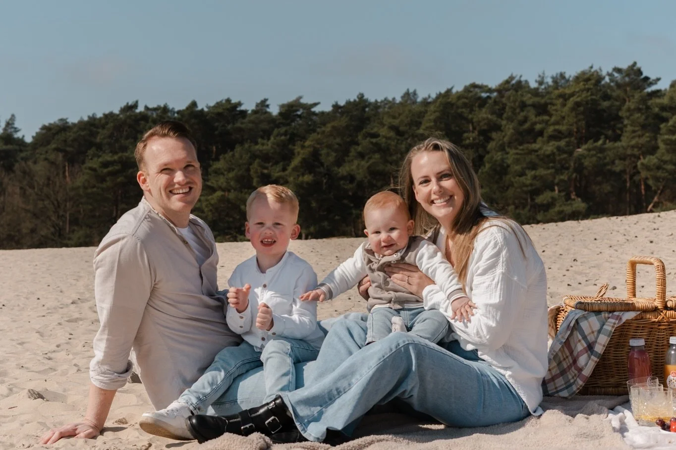 Deze lieve review ontving ik na deze leuke picknick shoot! &ldquo;Lieve Zo&euml;, Dankjewel voor de leuke picknick shoot. Heel relaxed, ongedwongen met elkaar. Mooie herinneringen met ons gezin vastgelegd door jou. Als je op zoek bent naar een fotogr