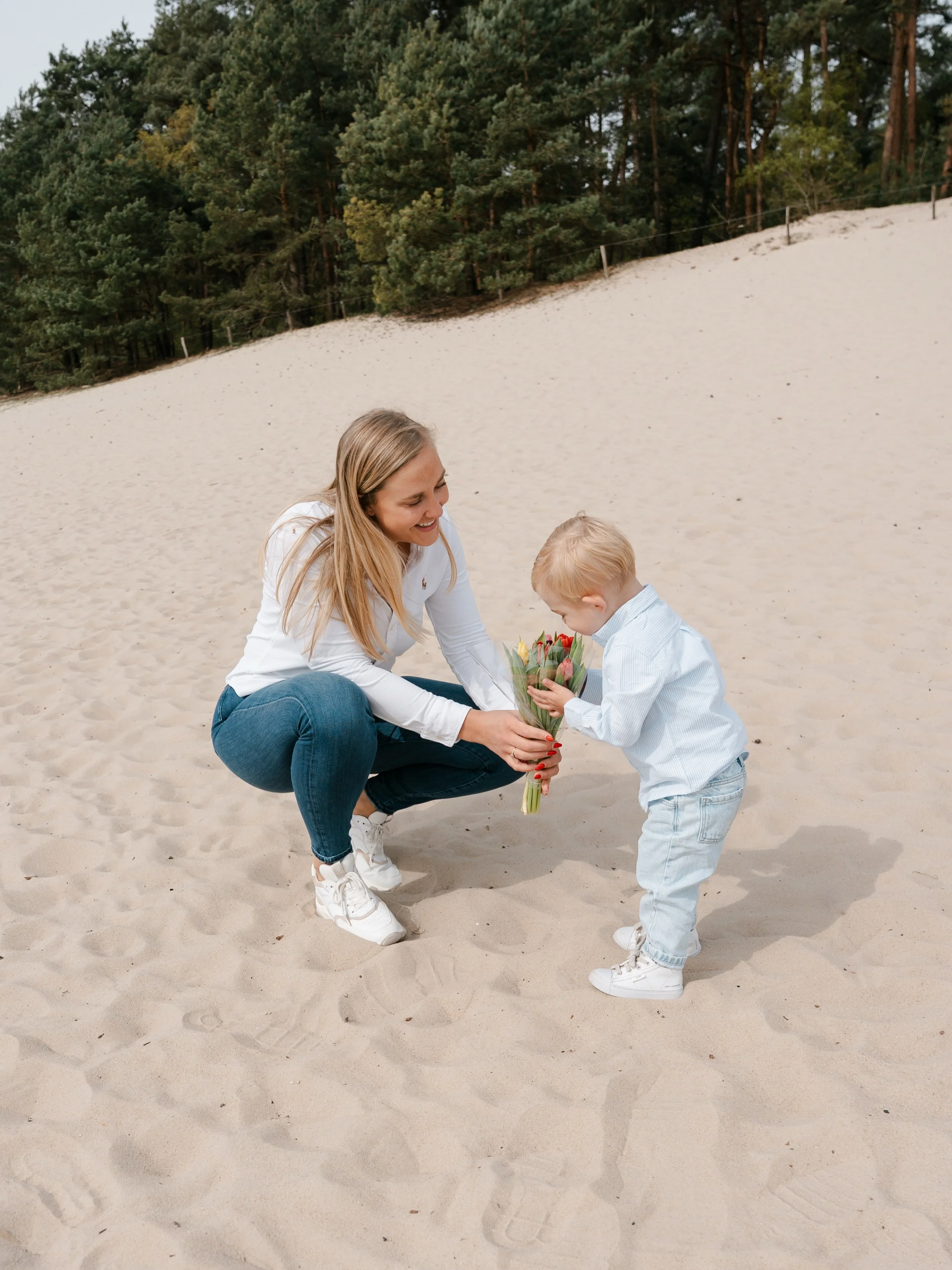 Fijne Moederdag voor alle lieve mama&rsquo;s 💖💐

Voor moeders, moeders to be, moeders die graag moeder willen worden, moeders van sterrenkindjes, moeders die hun eigen moeder moeten missen, voor alle moeders, in welke vorm dan ook. 💛

#moederdag #