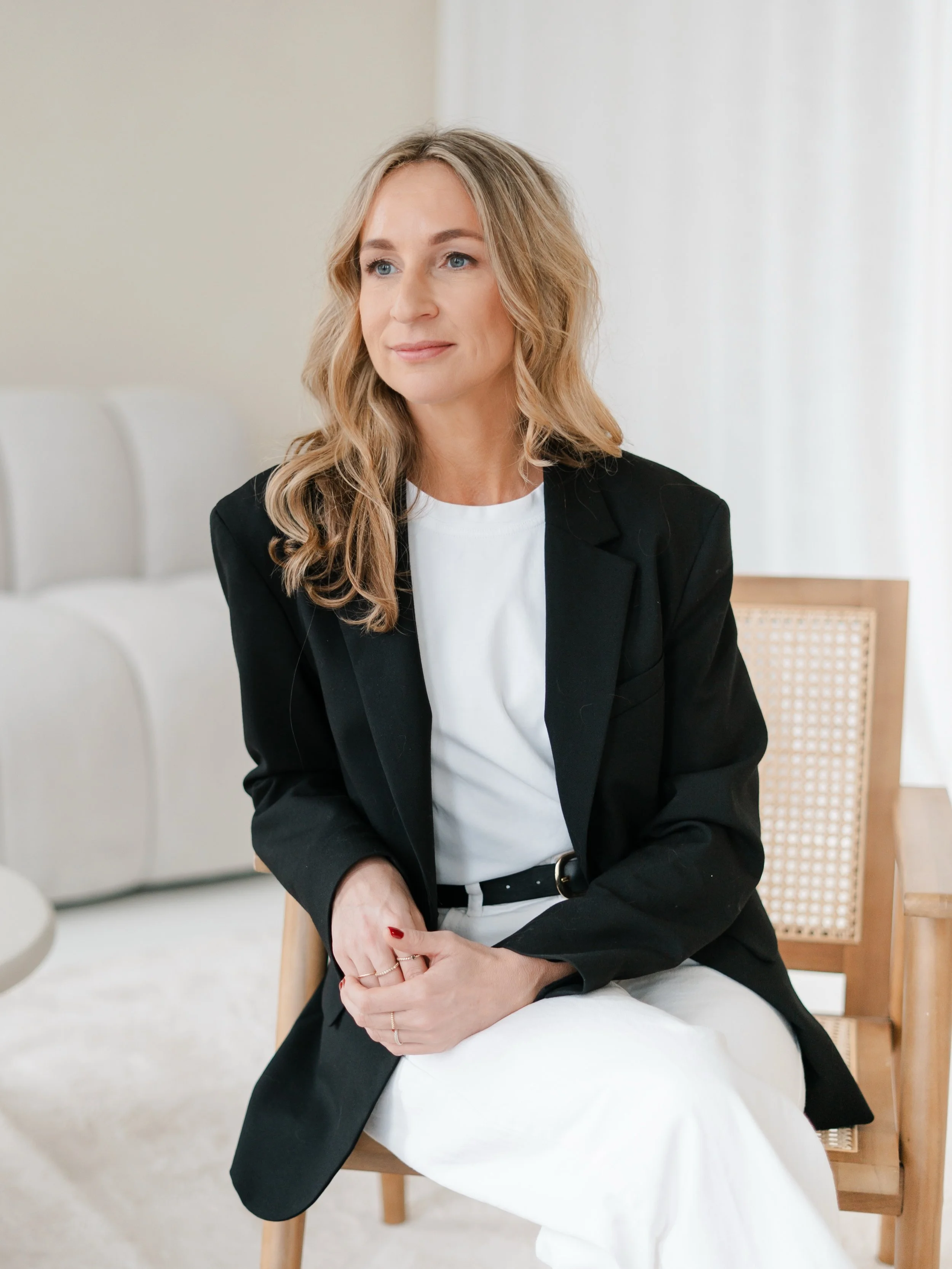Waarom jij vandaag nog een brandingshoot moet boeken! 📸

Het wordt tijd om jezelf te laten zien. De echte jij, op je allerbest! Je merk verdient krachtige beelden die jouw verhaal vertellen. Swipe verder om te ontdekken waarom een brandingshoot de i