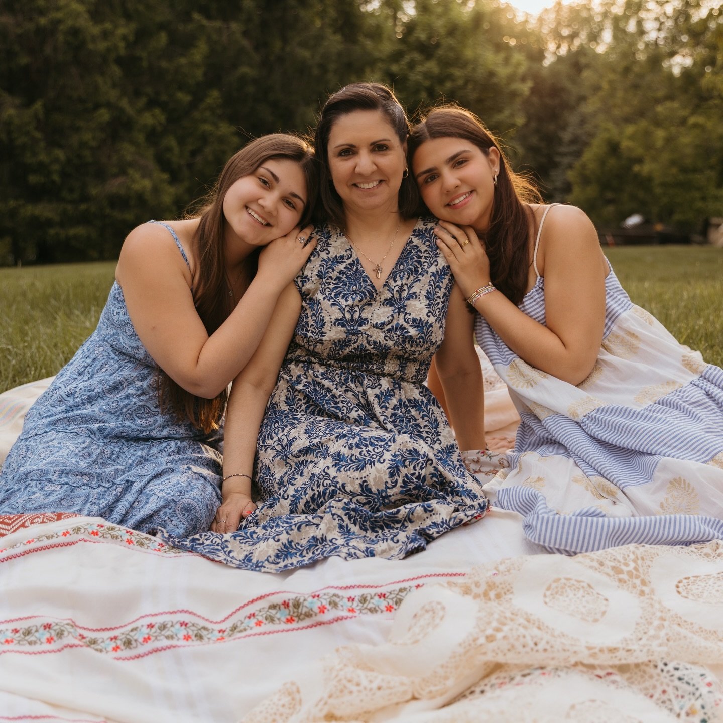 Another Mother&rsquo;s Day mini shoot with my favorite mother daughter trio 🩵

DMV family photographer, DMV family photography, Maryland family photographer, Maryland photographer, Maryland photography, Washington DC family photographer, DC family p