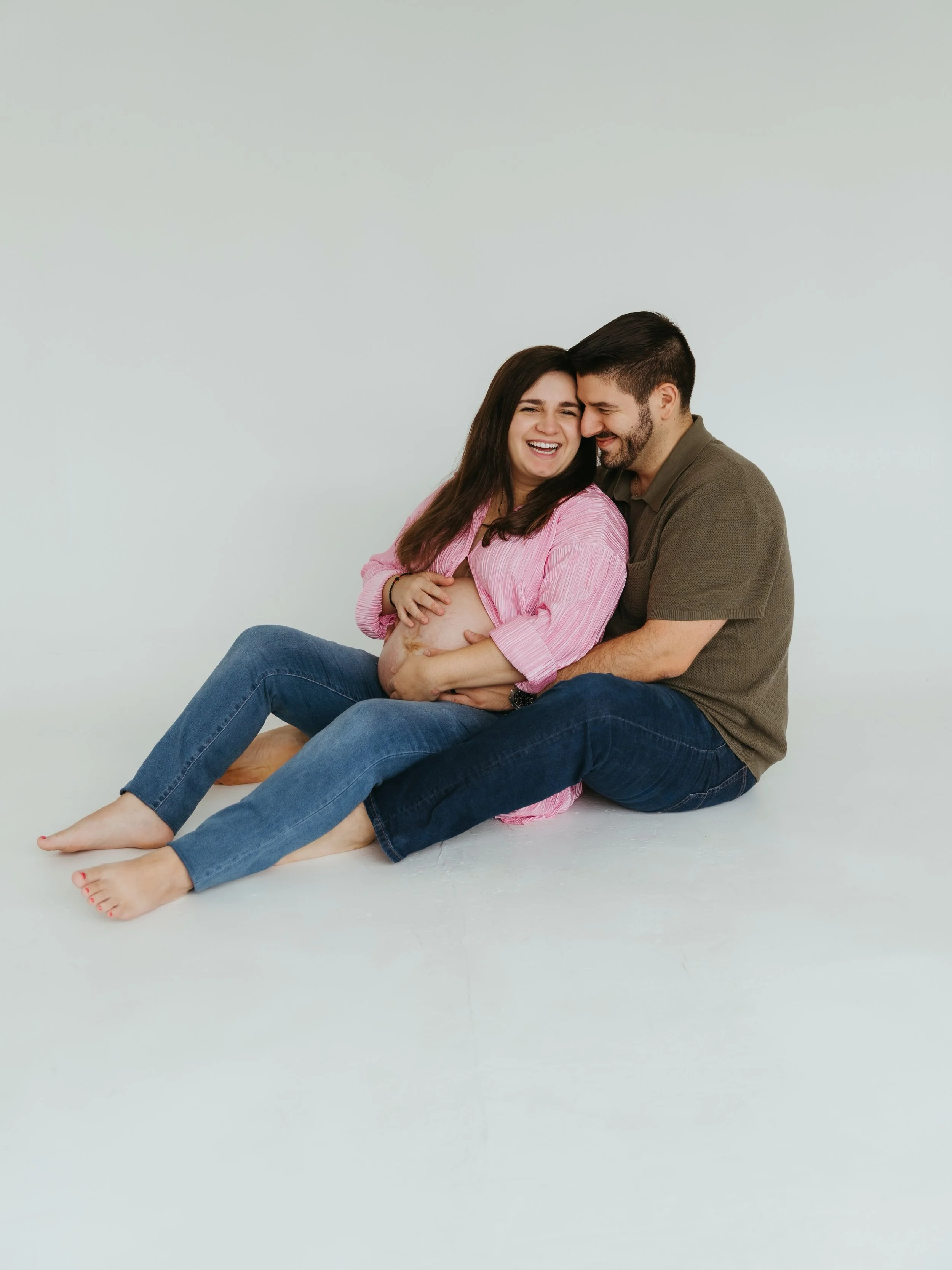 Waiting for Baby Hilaris! 🩷 This was my first time at @lairthestudio and can&rsquo;t wait to go back! 
&bull;
&bull;
&bull;
&bull;
&bull;
DMV maternity photographer, DMV maternity photography, Maryland maternity photographer, Maryland pregnancy phot