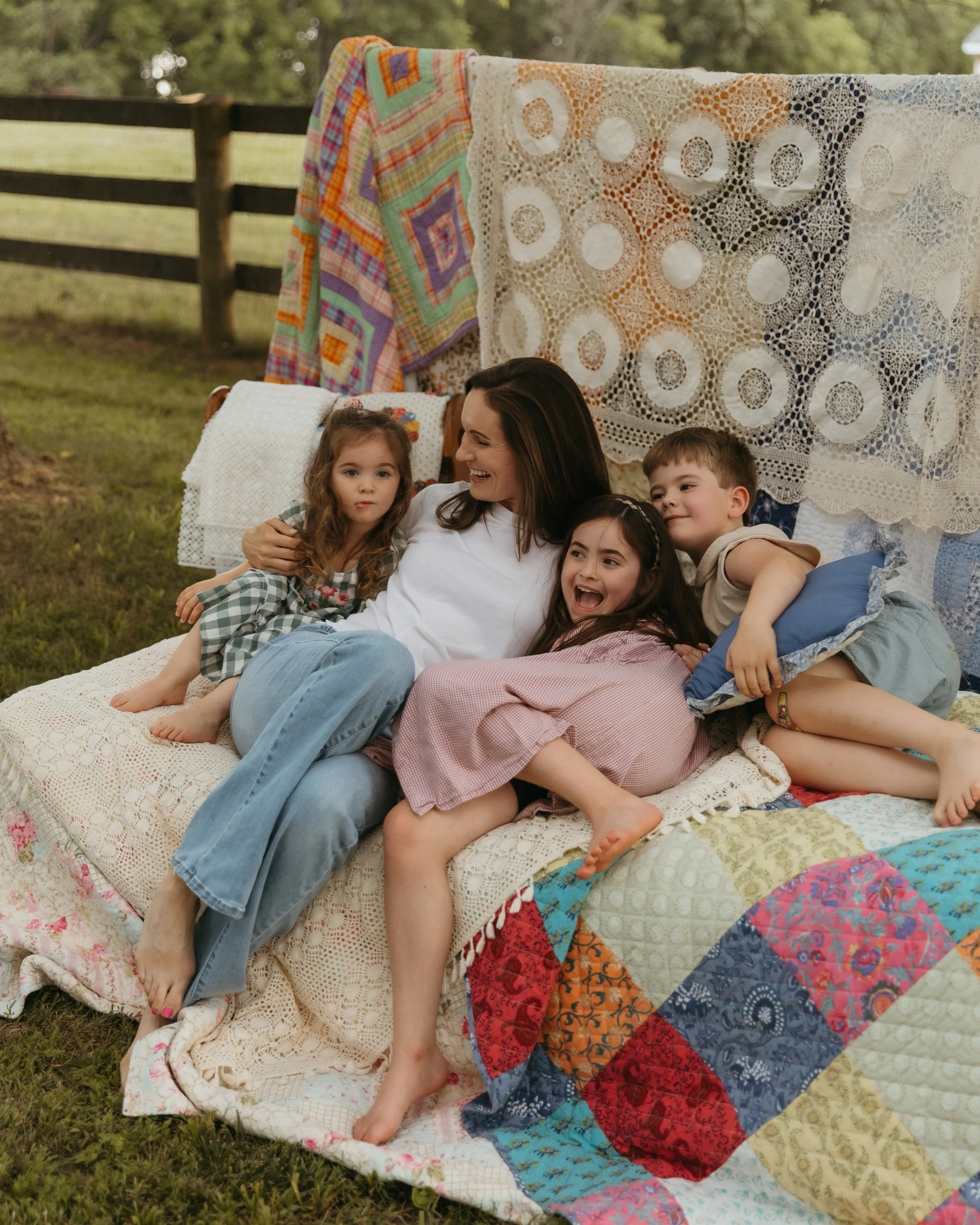This is the type of memory I&rsquo;d want to look back on when I&rsquo;m 80 🥹 this shoot was so much fun with @katiebrancaphotography and @rootsandscrapbook many more creative shoots to come! 😉

&bull;
&bull;
&bull;
&bull;
&bull;

DMV family photog