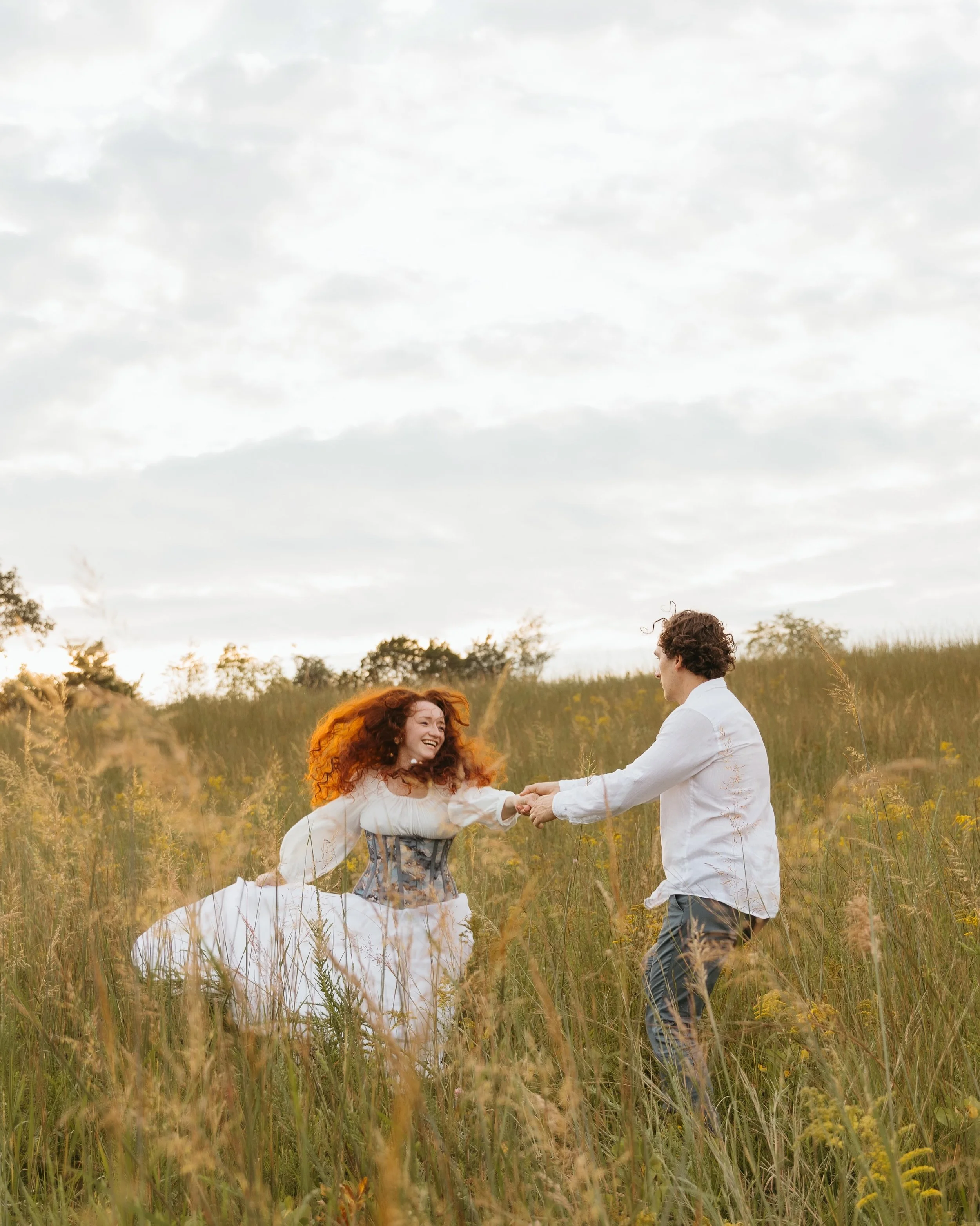 It&rsquo;s the first day of fall 🍂 and this shoot just SCREAMS fall to me in all the best ways! I&rsquo;m already so excited for all the fall + Halloween shoots coming this season. 🎃🍁 And okay, confession: I&rsquo;ve never read or watched Wutherin
