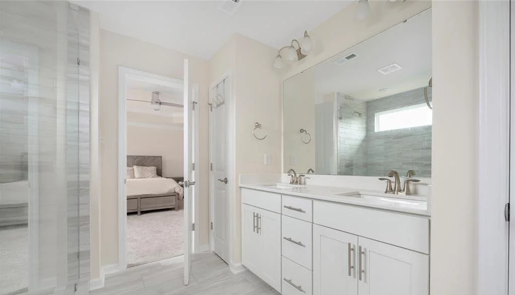 Master Bath - 23112 Clarabelle.jpeg