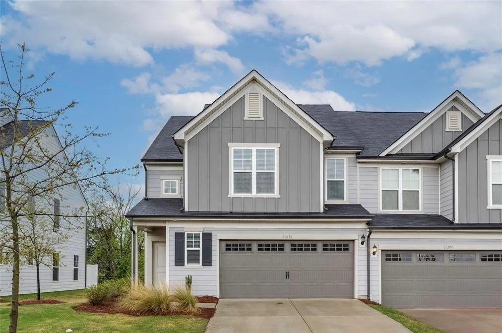 Outside_Front of House.jpeg