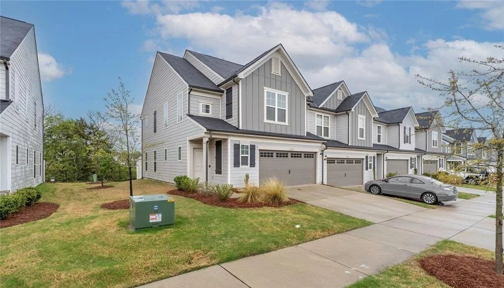 Corner_Front - 23112 Clarabelle.jpeg