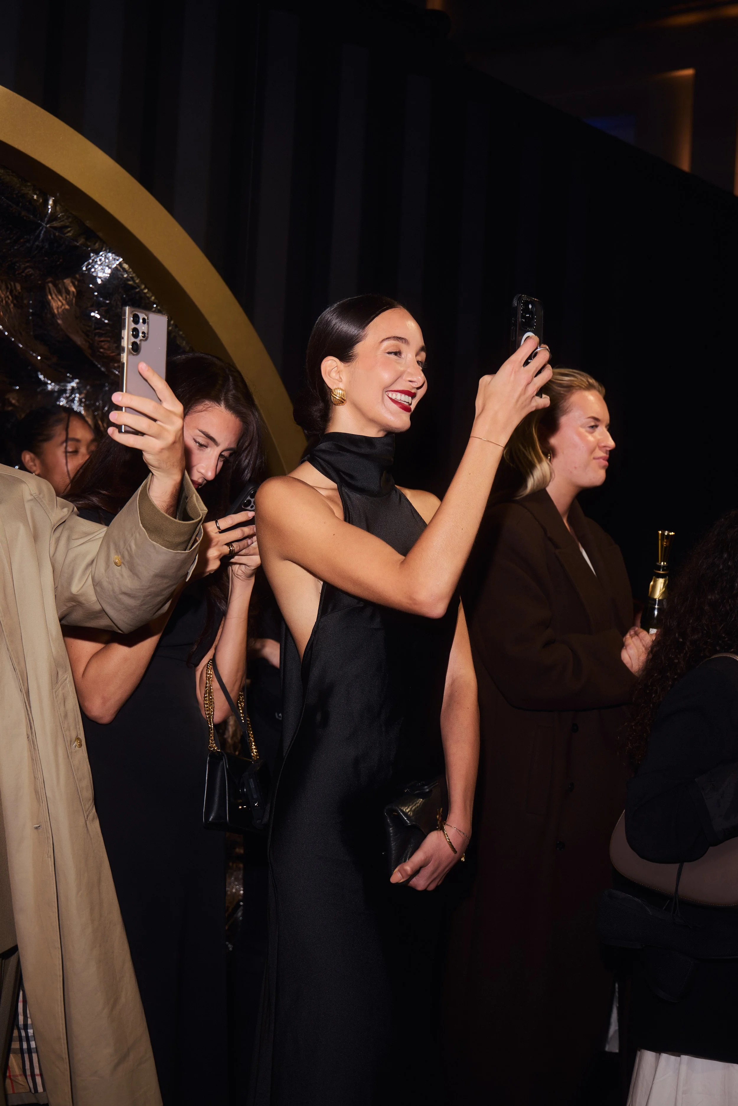 FL_ LOREA’L_DefileLondon_Outside63.jpg