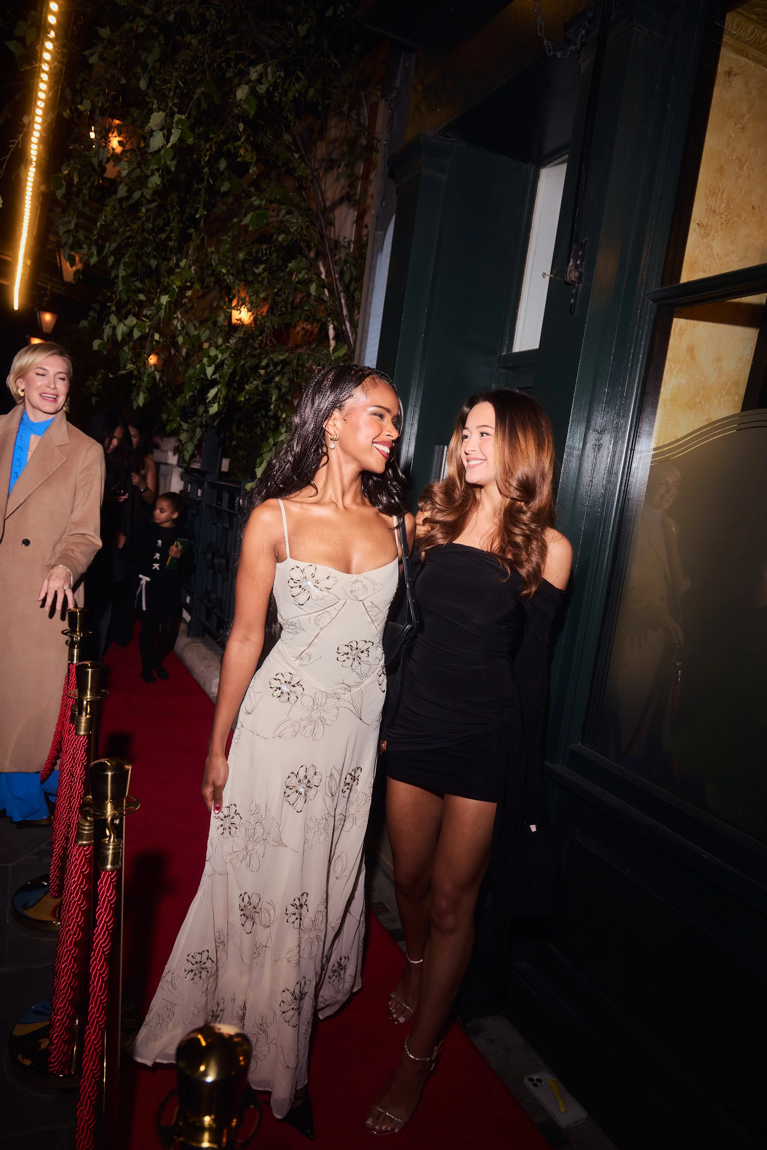 FL_ LOREA’L_DefileLondon_Outside129.jpg