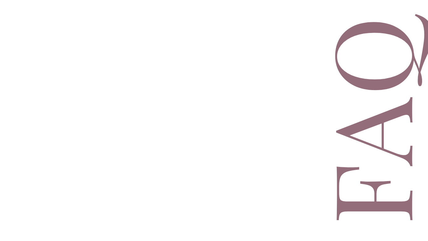 Das Wort 'FAQ' in großen schwarzen Buchstaben ist auf einer weißen Wand geschrieben.