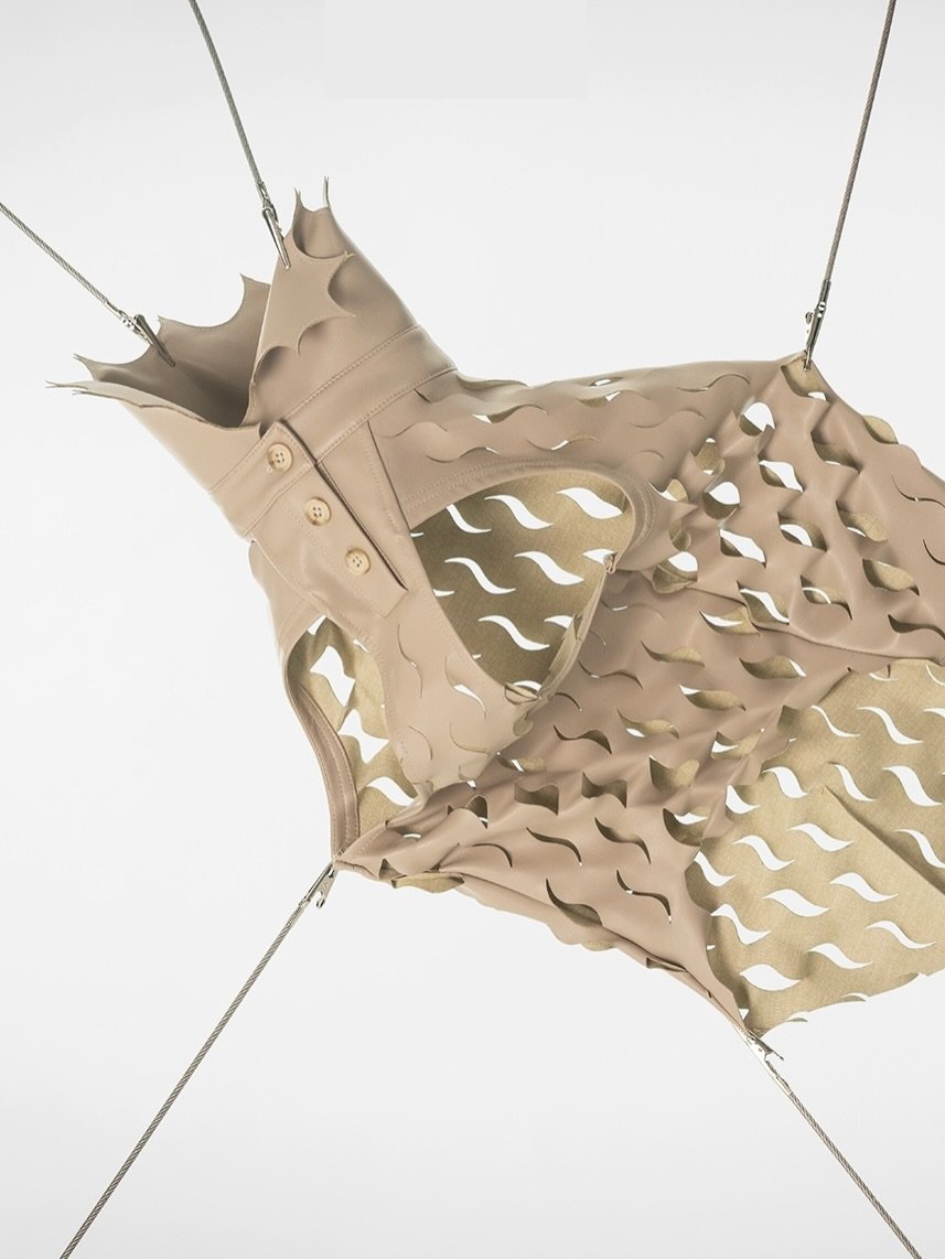 Laser cutting is not a visual gimmick. It is never just for the spotlight.

The geometric voids on the ELASTIC LASER CUTTING VEST are precisely engineered kinetic expansion zones. Crafted from ECONYL&reg; regenerated leather, this design allows for g
