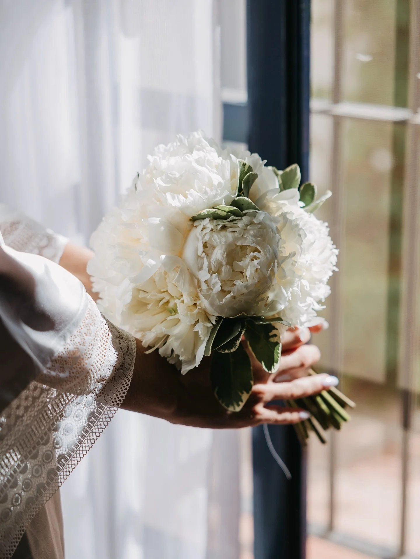 ❉ The morning of the wedding.

A world still wrapped in softness &mdash; petals opening, light drifting through the room, the quiet scent of white peonies tracing the beginning of your day.

As you breathe in, the world breathes with you. Time slows.