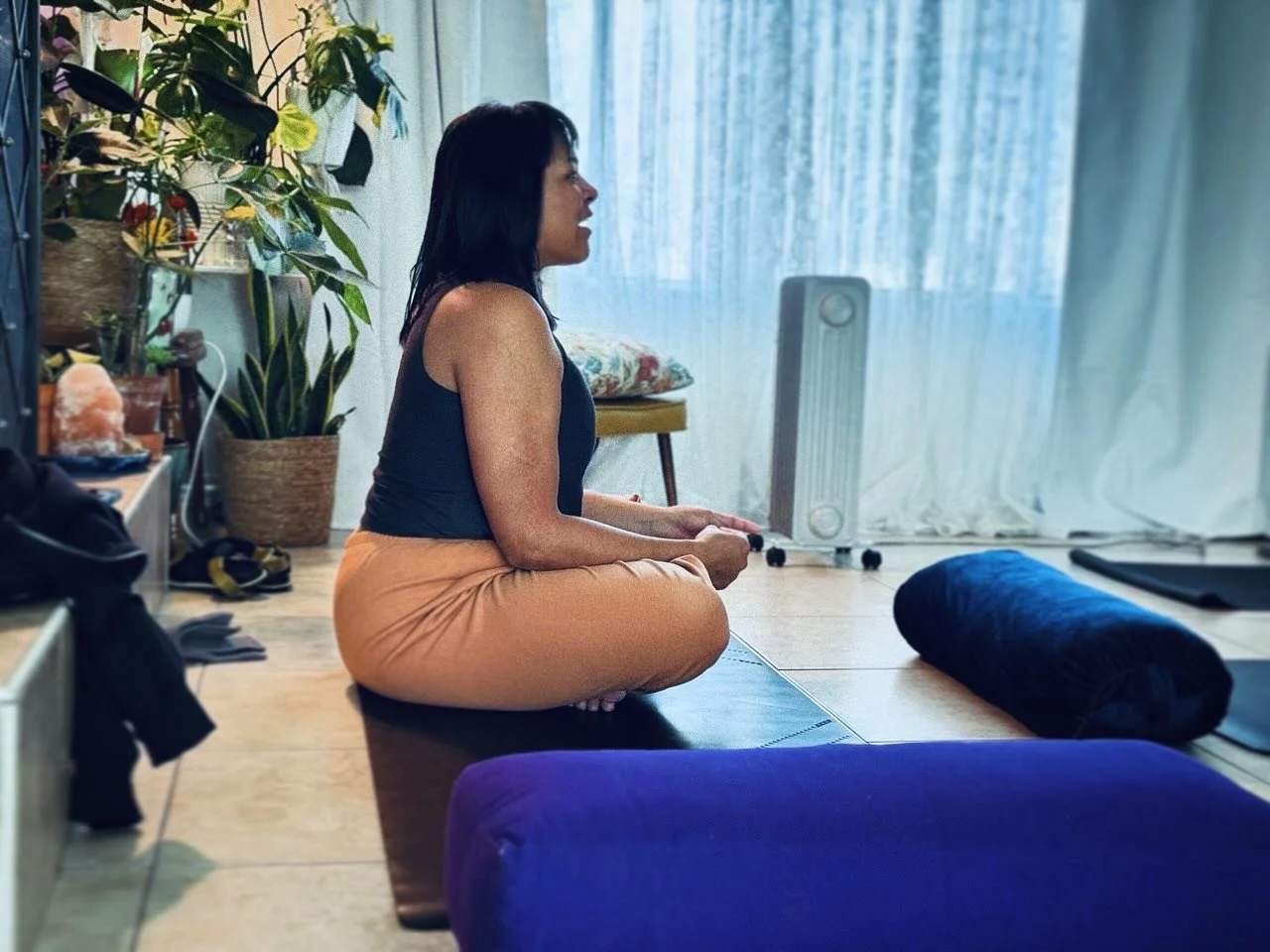 Corazon Flow | Nov 15 

Closing Poem 🙏🏽

Today let go of old stories&hellip; the ones that keep our hearts small.

With every breath, we make space for a new story to rise, one written from truth, courage, and the softness we chose.

Lo que ya no s