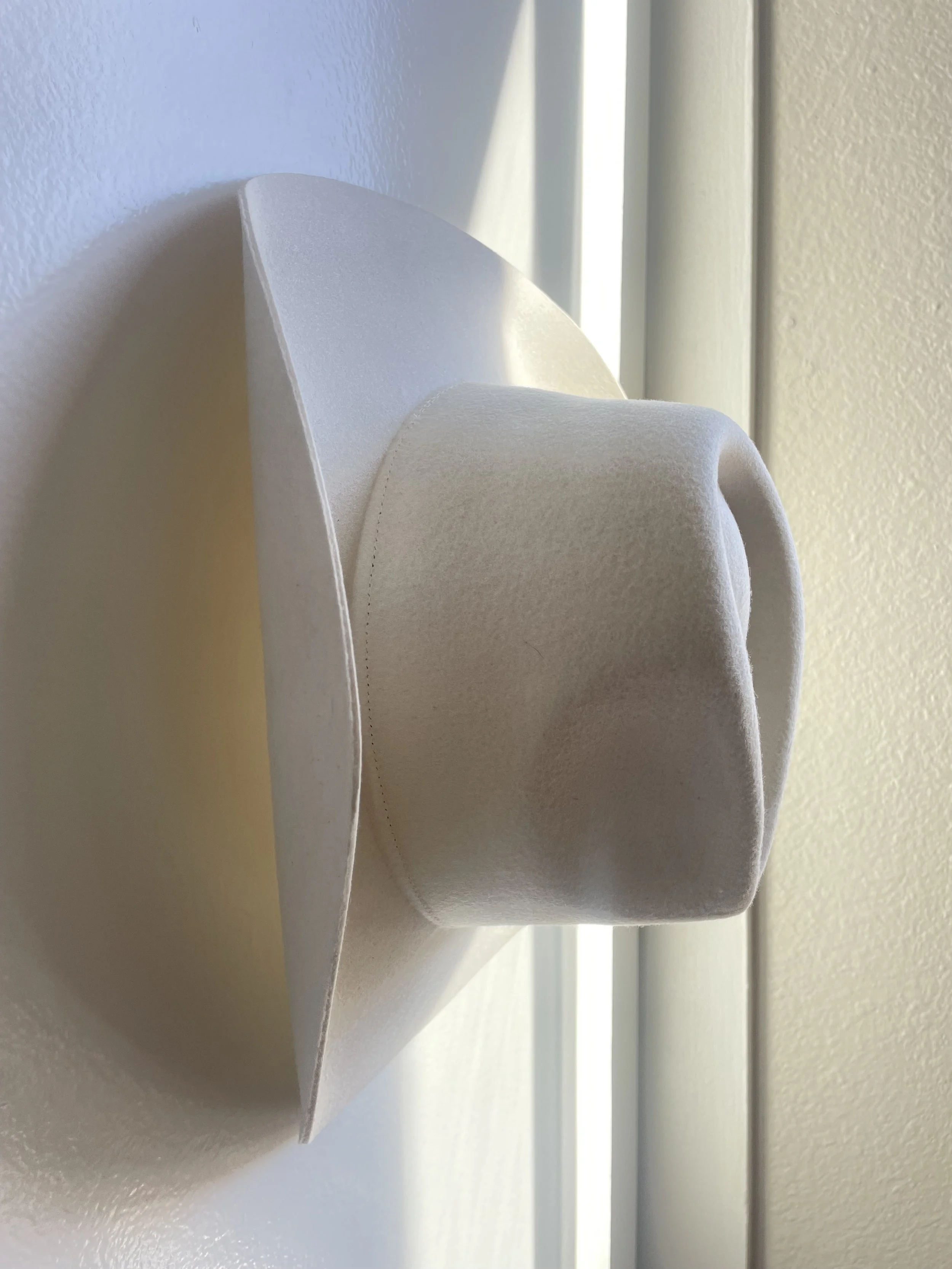 pinch front cowboy hat in ivory