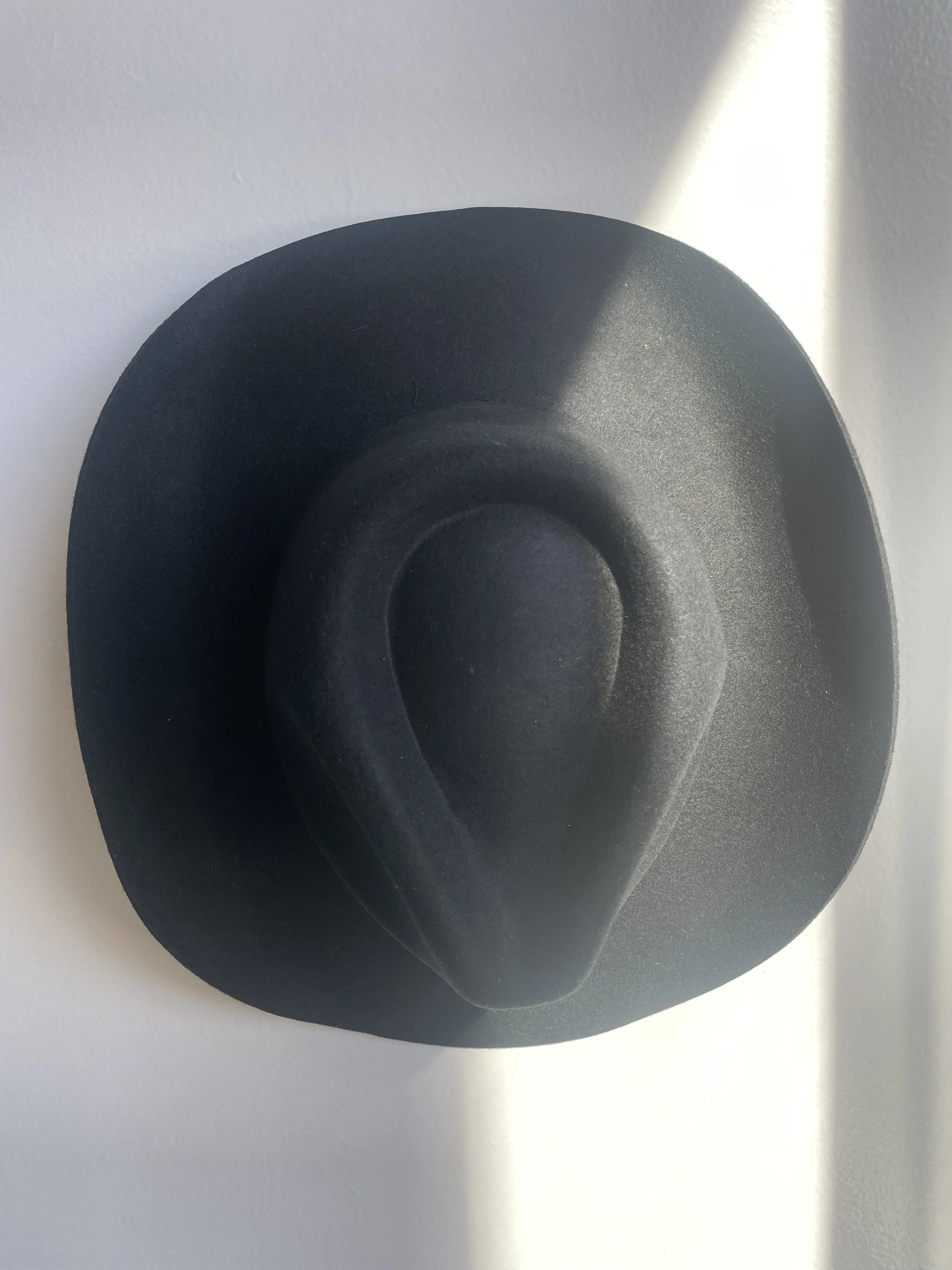 Pinch Front cowboy hat in black