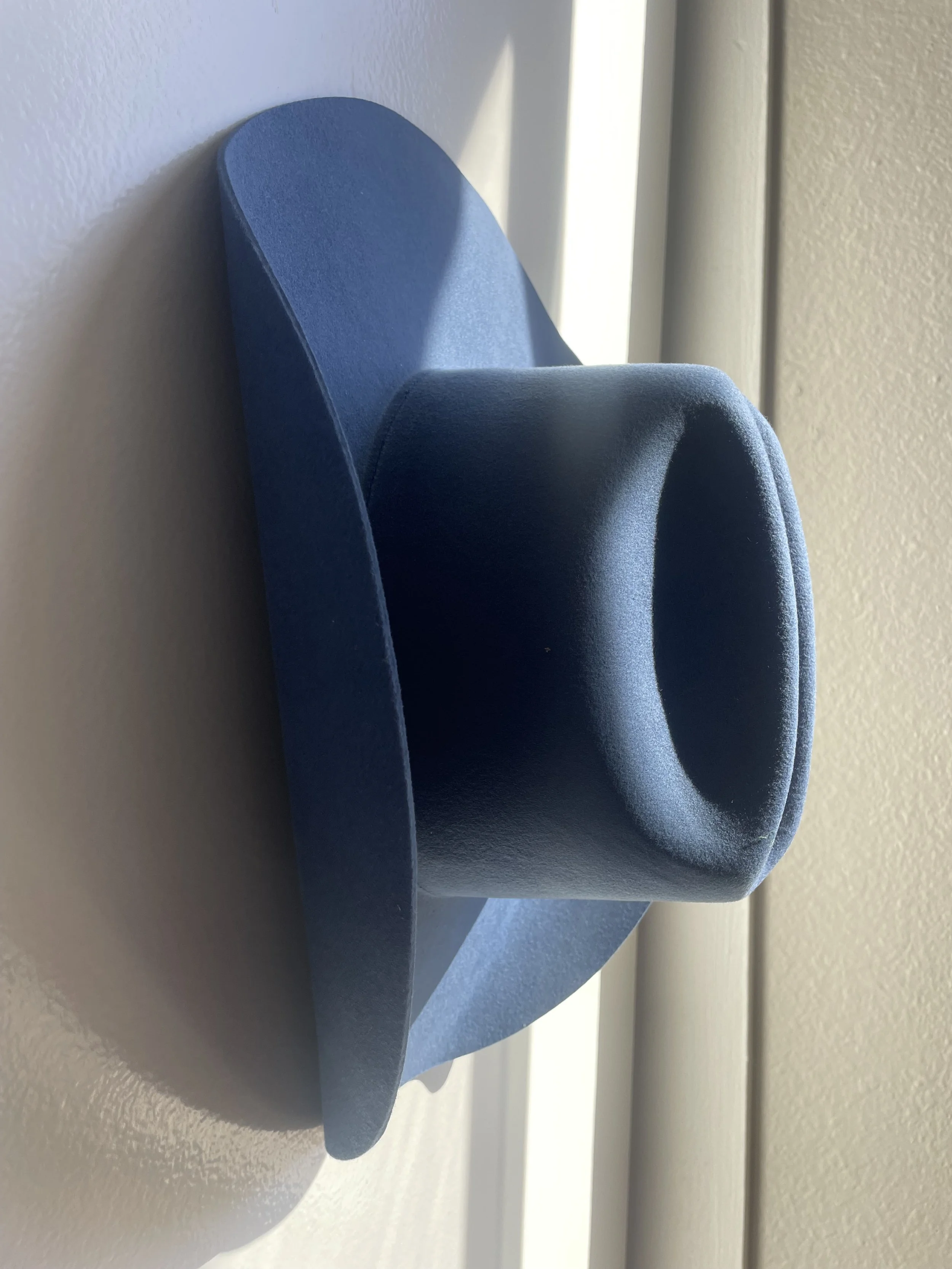 Cattleman cowboy hat in Sapphire blue