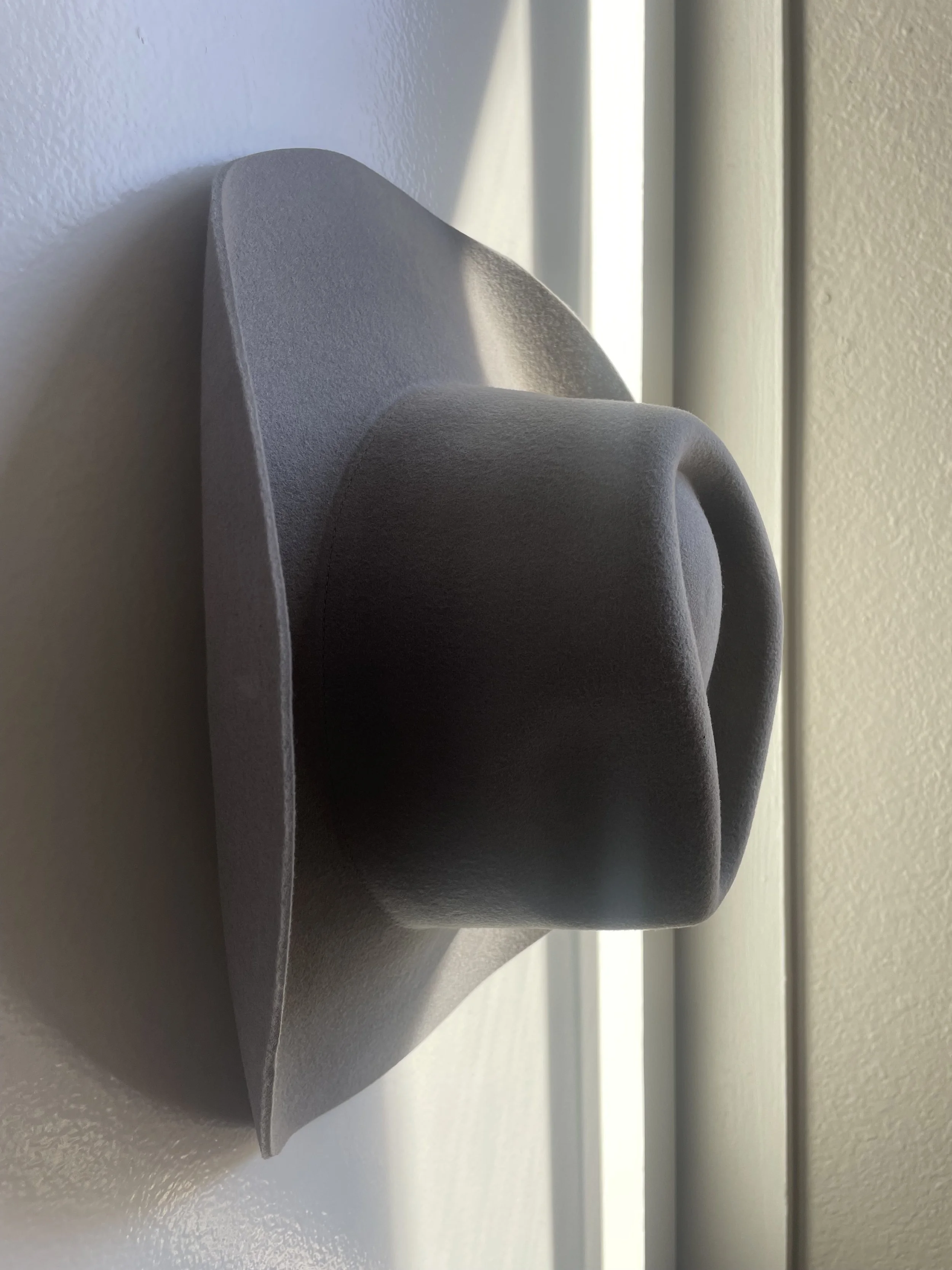 pinch front cowboy hat in grey