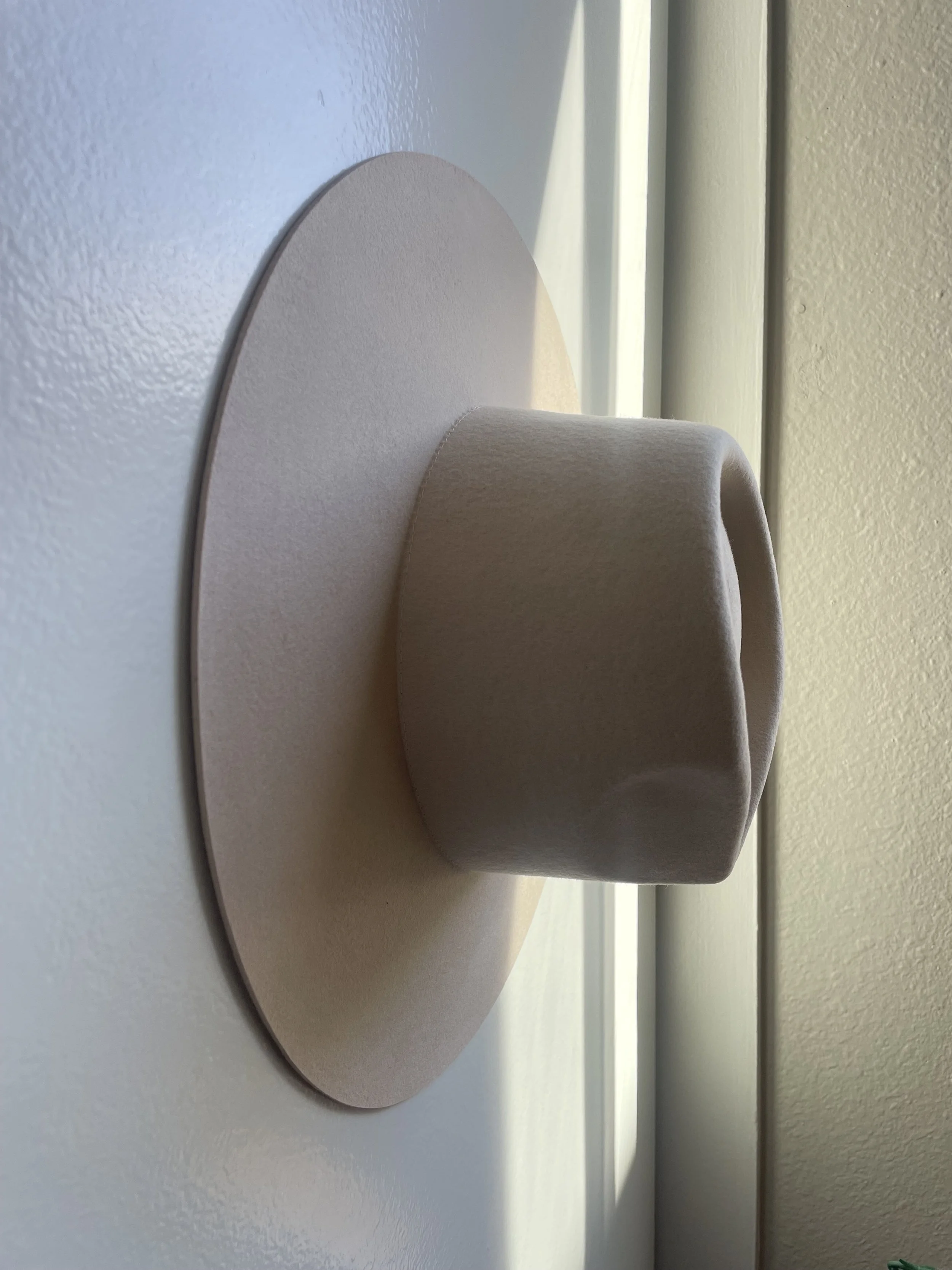 rancher cowboy hat in off white taupe