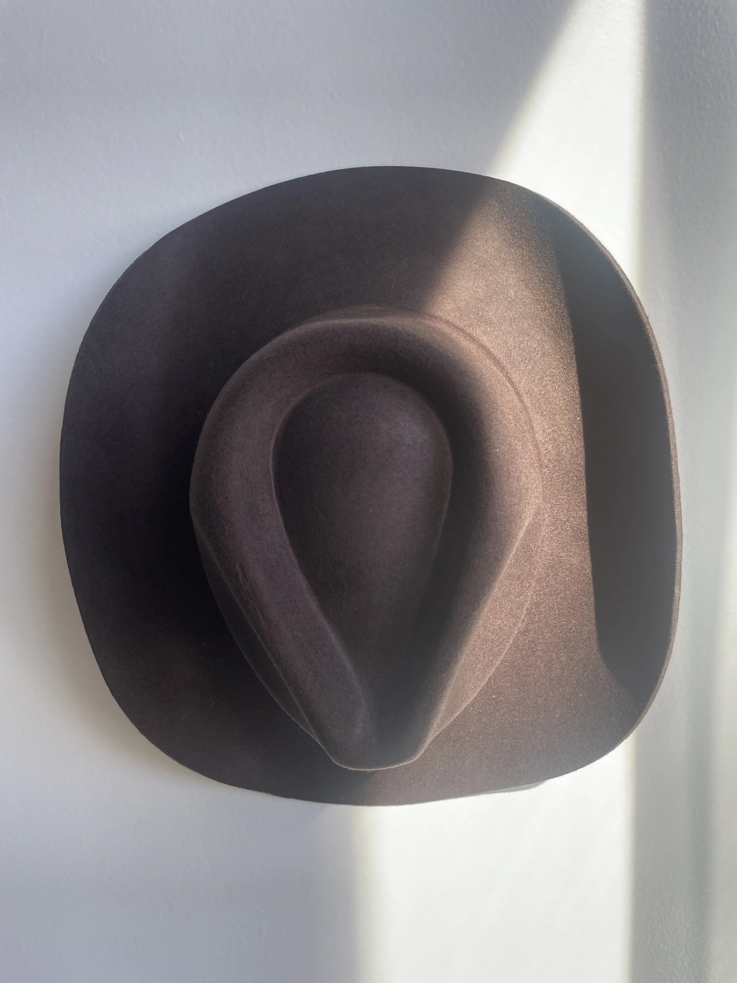 pinch front cowboy hat in chocolate brown