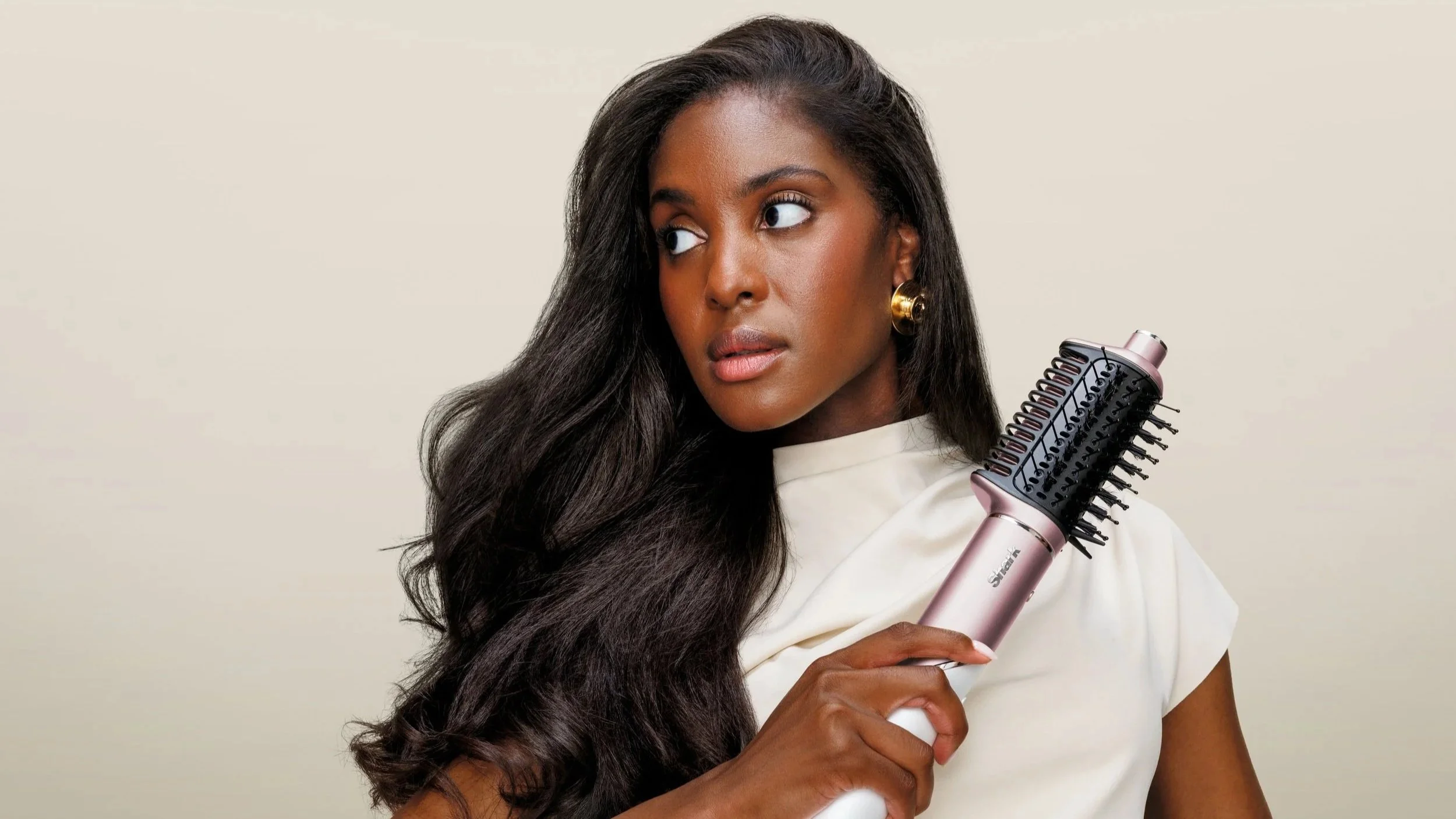 JPG-R_HD6051SPK_InUse_Styler_Annaise_Styling.jpg