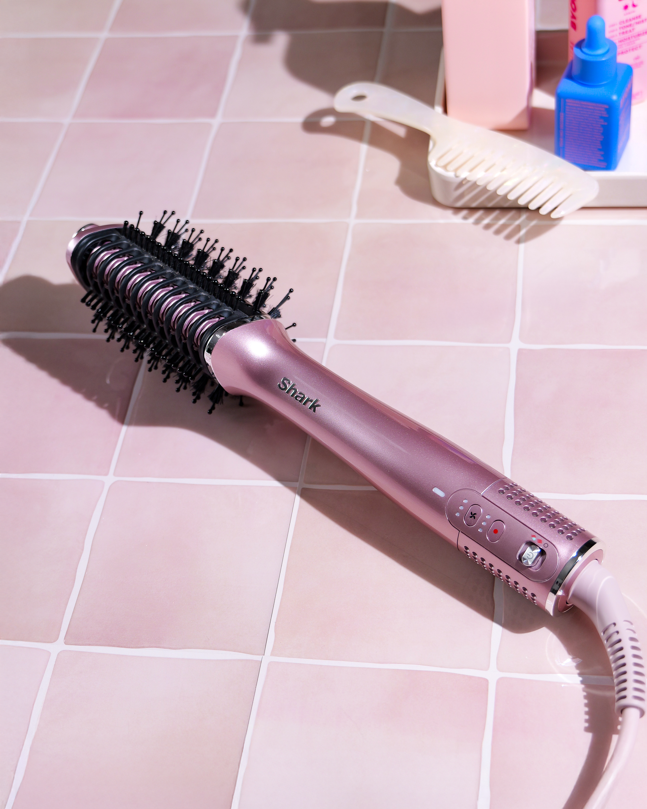 SHK_BEAUTY_Glossi_Flatlay_Pink_Tile_VB_20250828.png