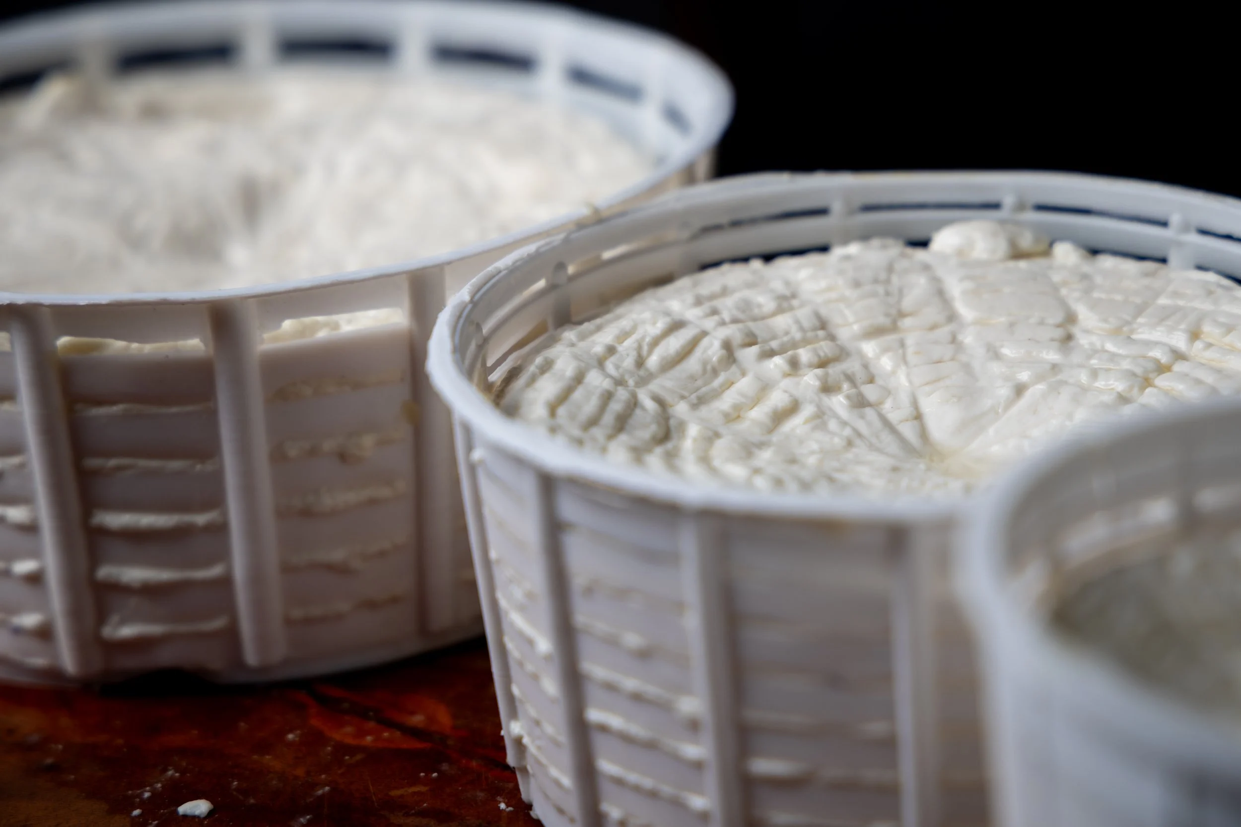 Queso Panela fresco y artesanal, hecho con leche 100% natural. Ligero, saludable y con el sabor auténtico de Jalisco.