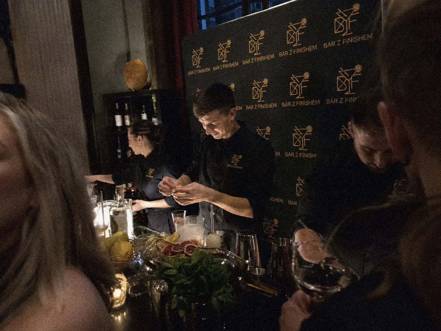 Ile alkoholu na wesele 2026 — kalkulator + tabele