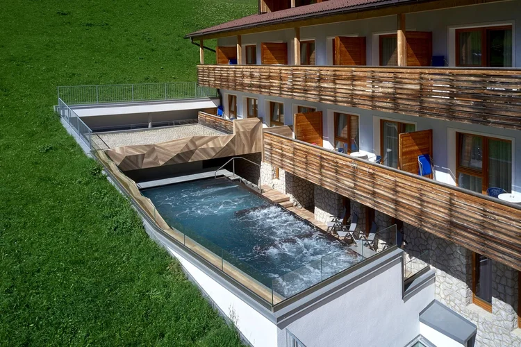 Hotel Pool
