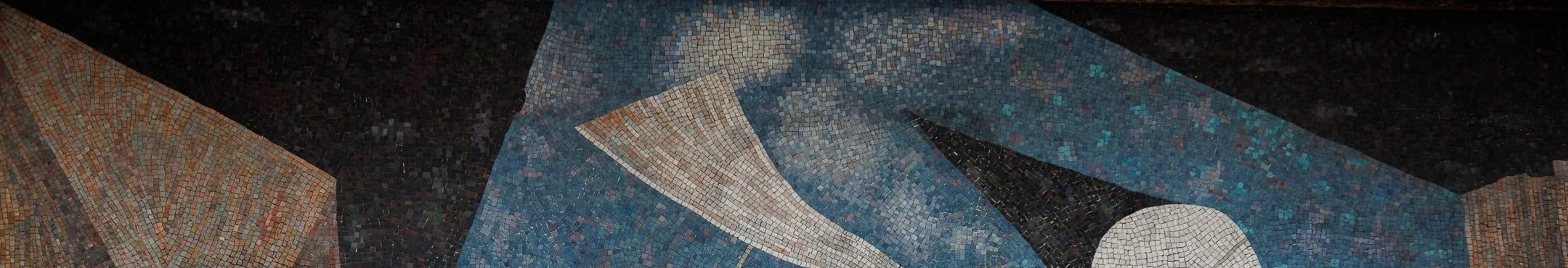 Mosaico artístico con formas geométricas y figuras abstractas en colores oscuros y beige.