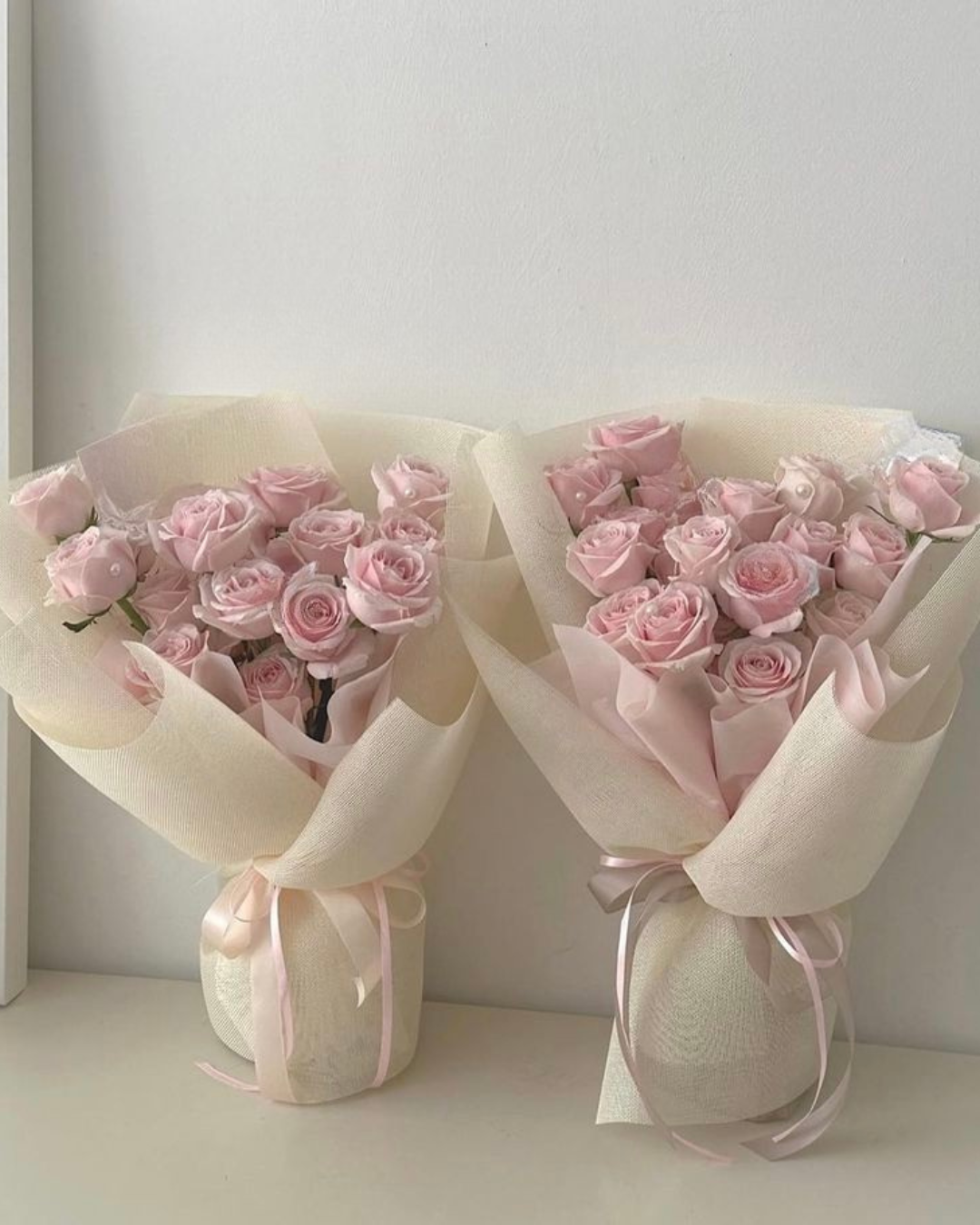 pink roses +cream wrap.png