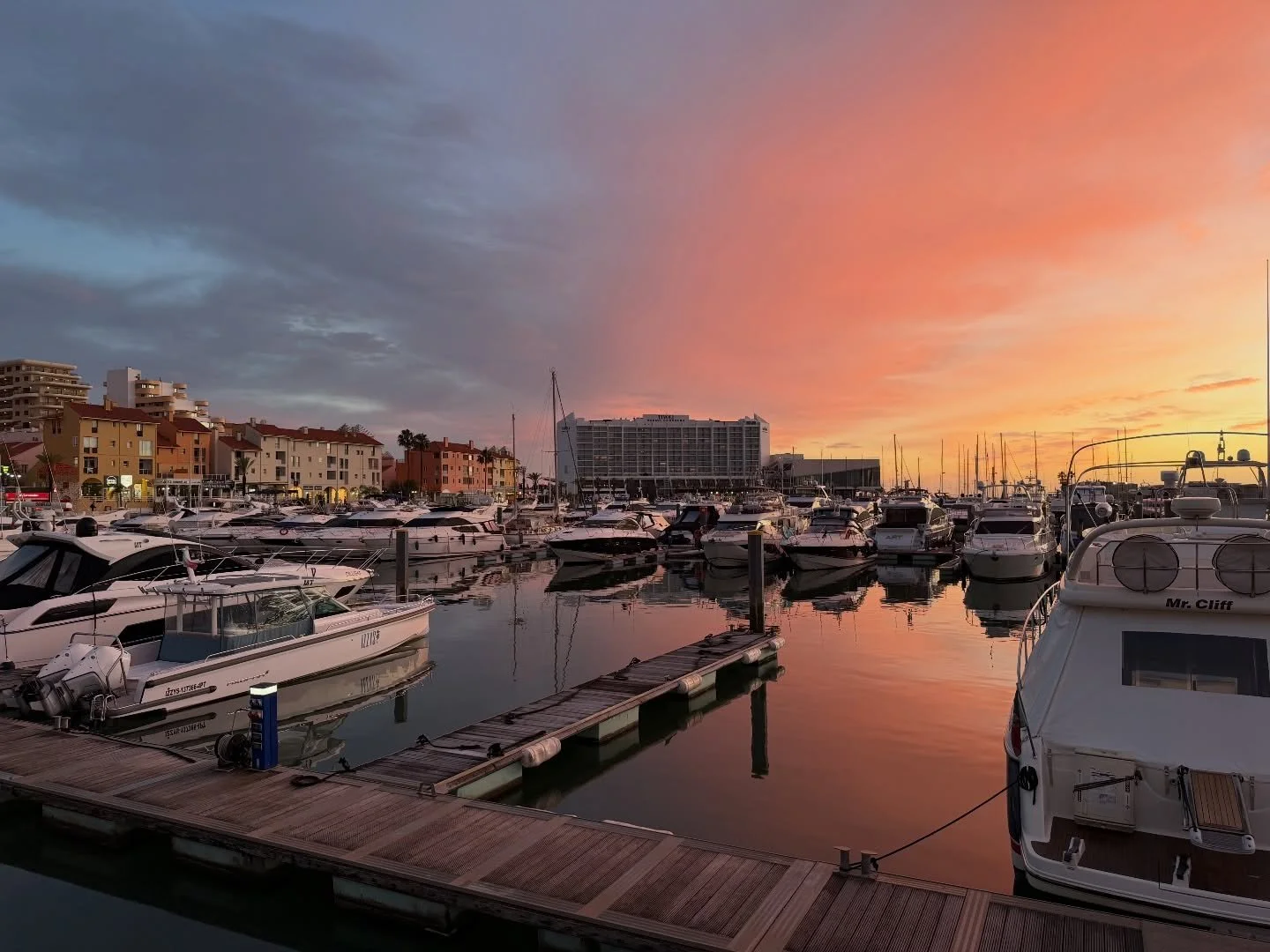 You won&rsquo;t find better sunsets or people watching.🛥️

Vilamoura, Algarve. Portugal 

#standaretopost @stanforcreators