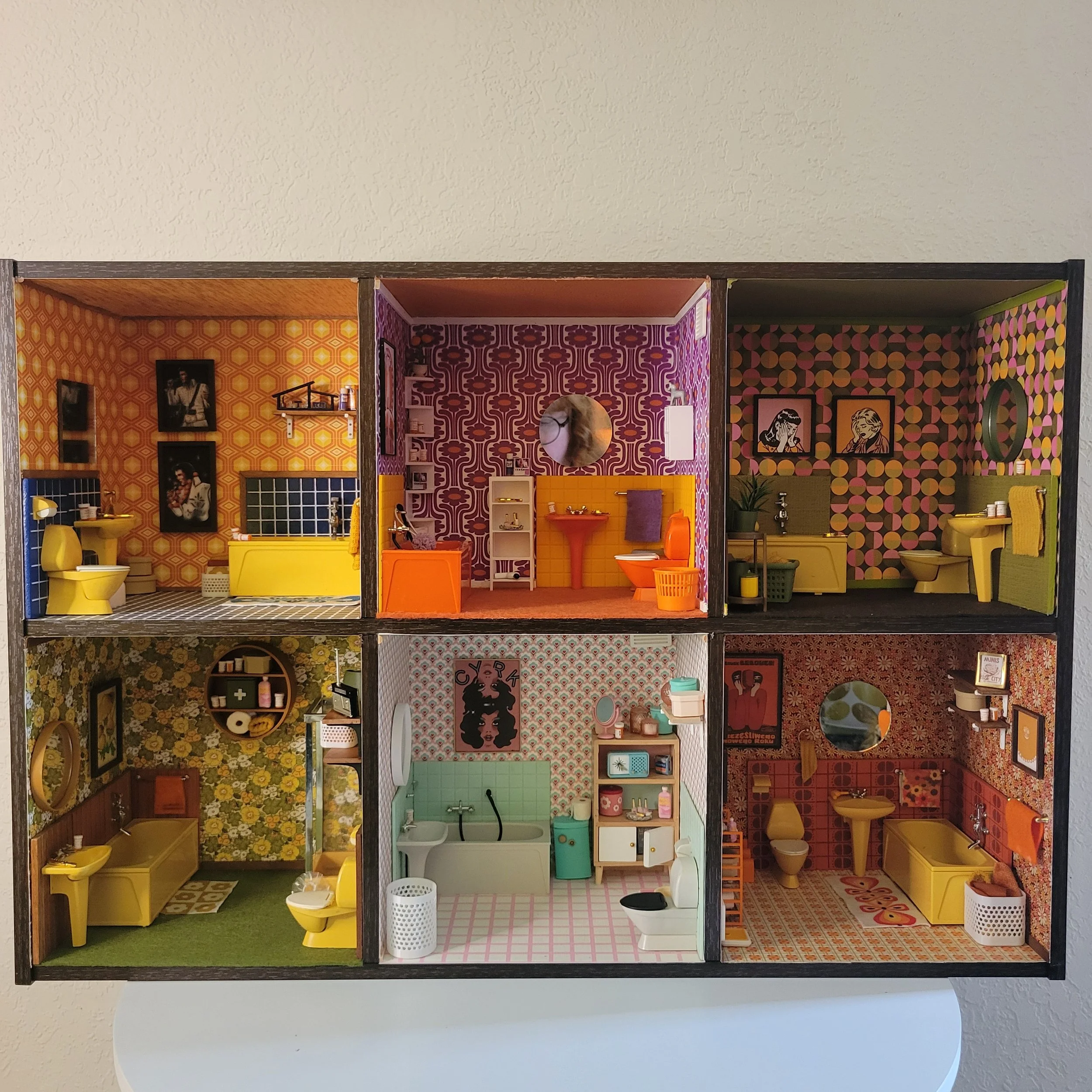 Carpet? In the Bathroom? | Karolina Gontarczuk | 1:16 Scale 