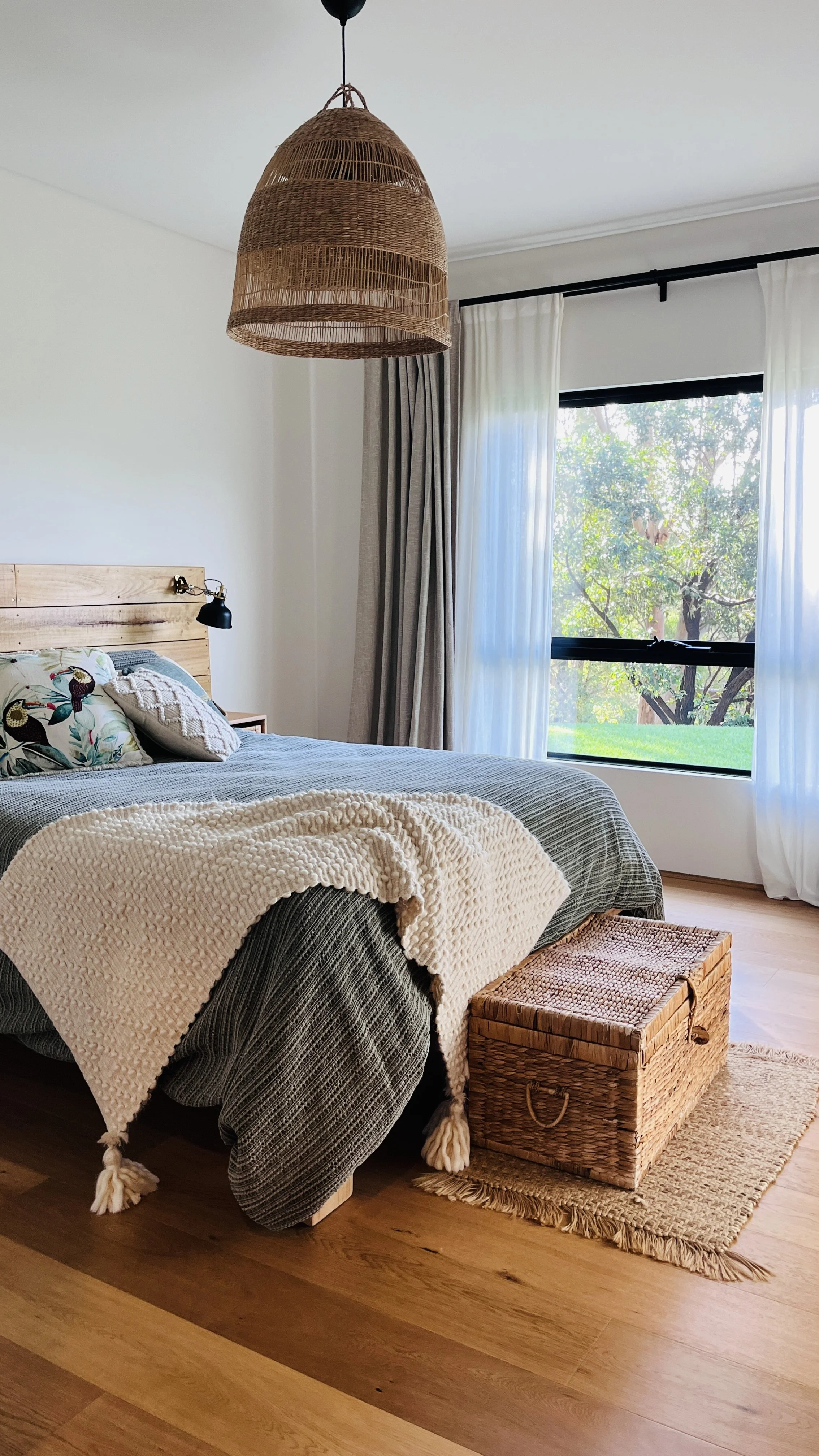 Green bedroom - rustic 