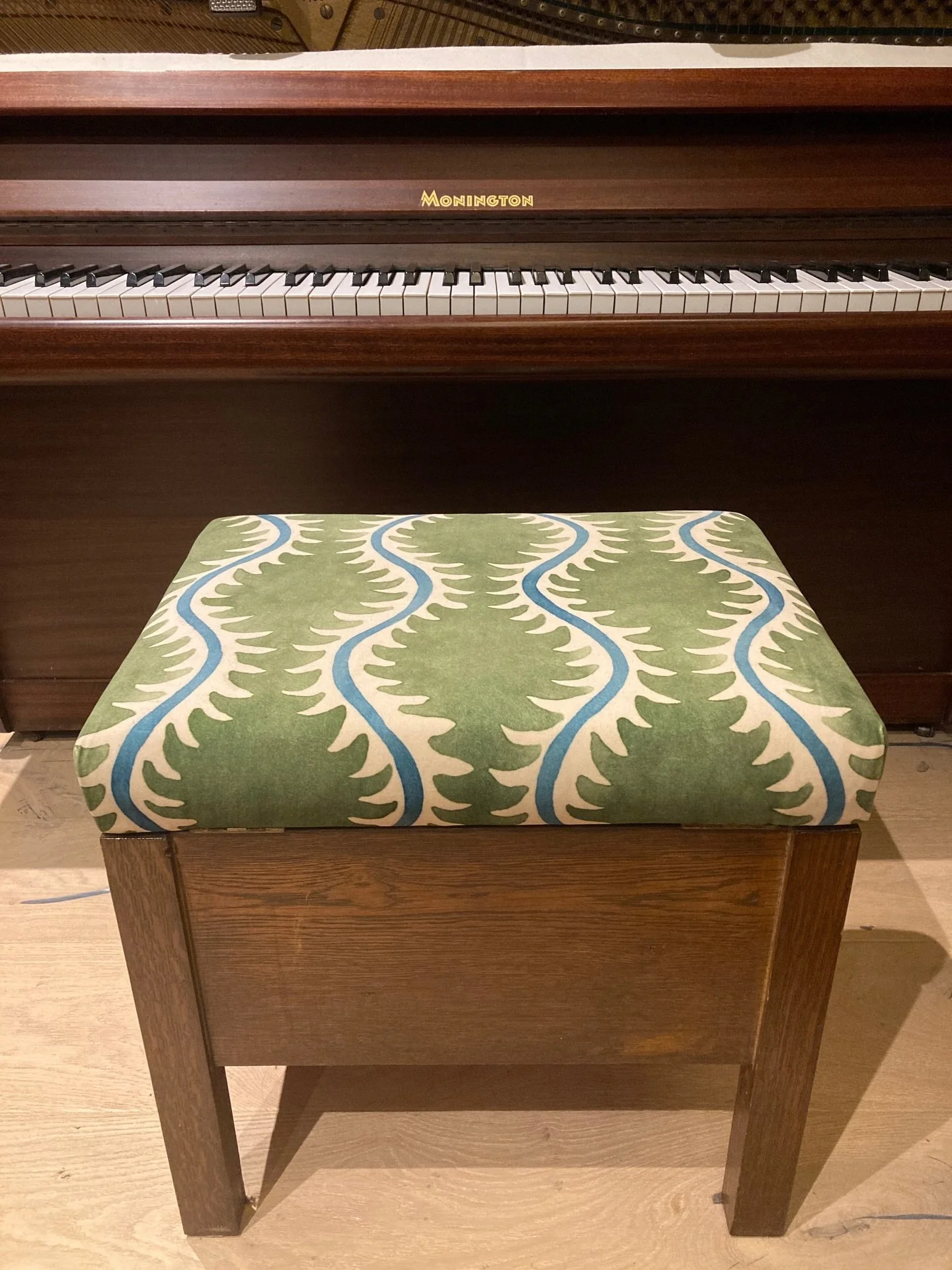 Very cute little piano stool job I completed for a music studio 🎵 A simple foam replacement and new top fabric in everyone&rsquo;s fave Linwood Helter Skelter 💚💙