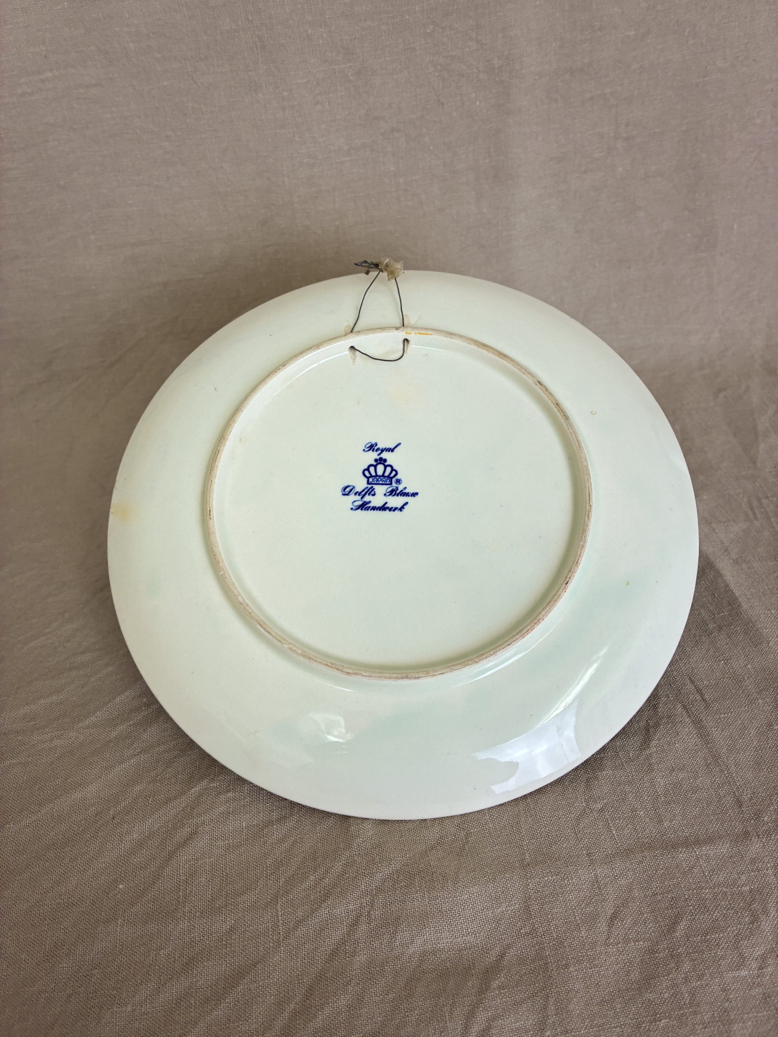 Daphne Delft Hanging Plate-2.jpg