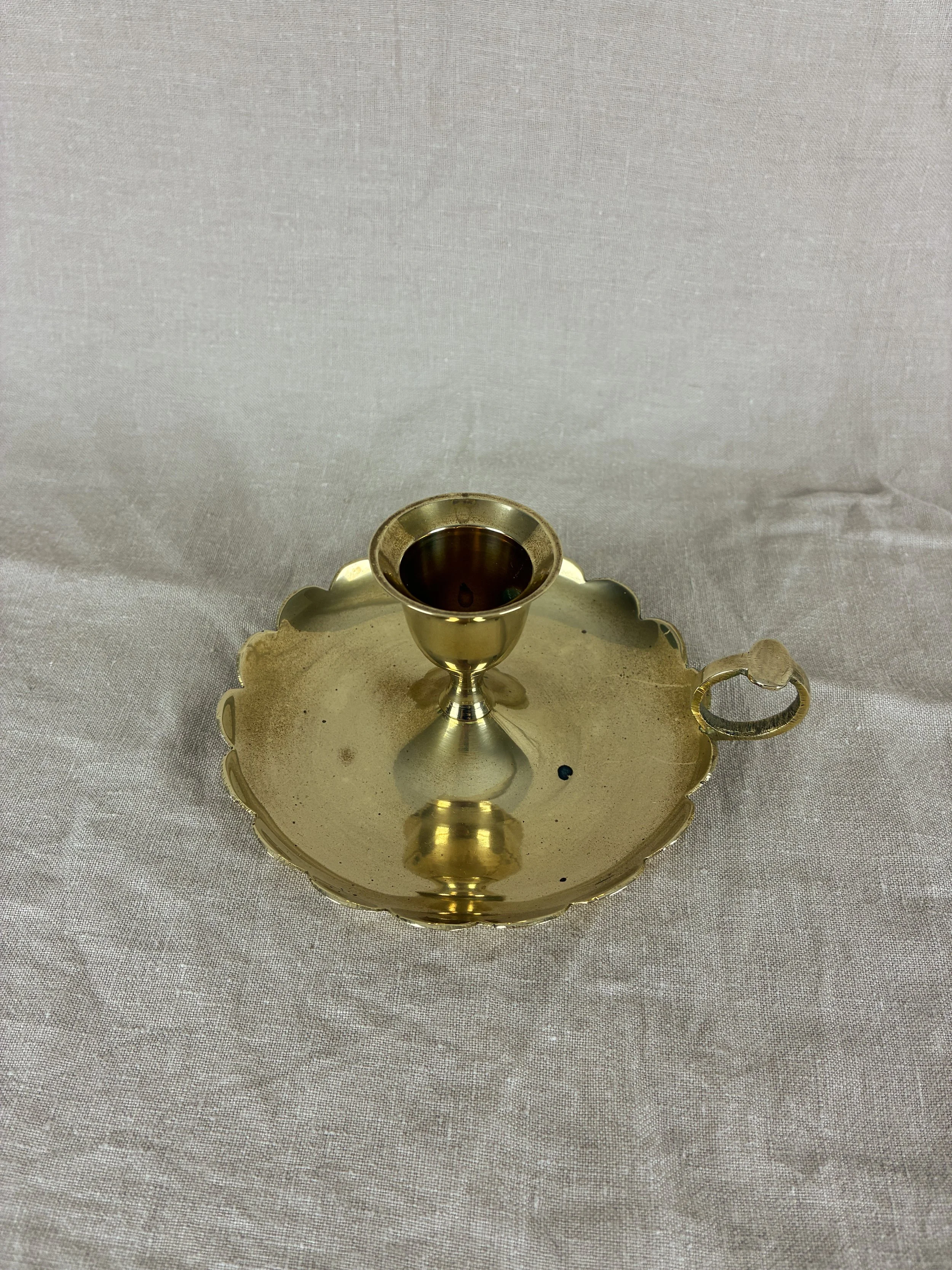 Petal scalloped brass candlesitck-1.jpg