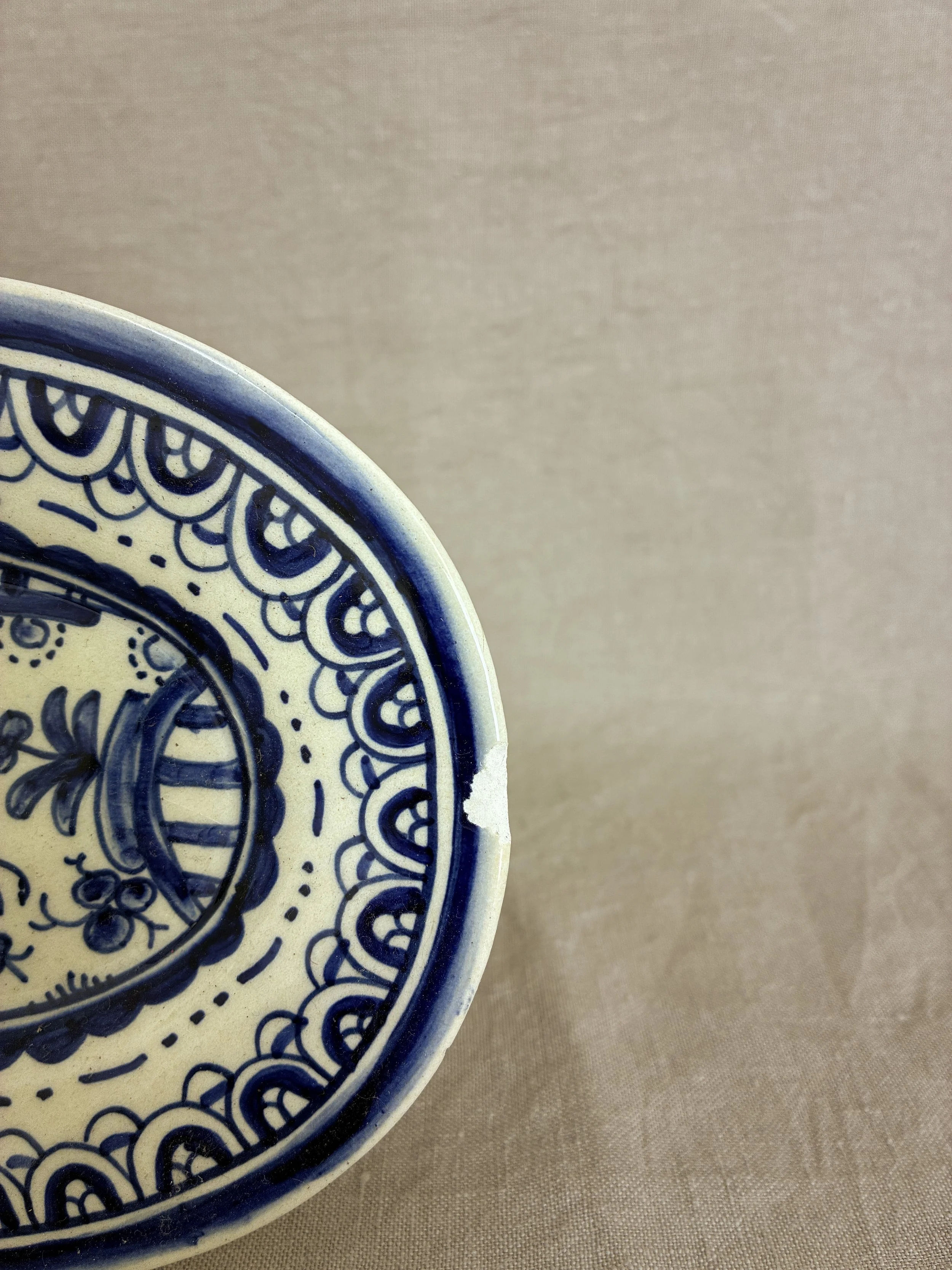 Daphne Delft Hanging Plate-08.jpg