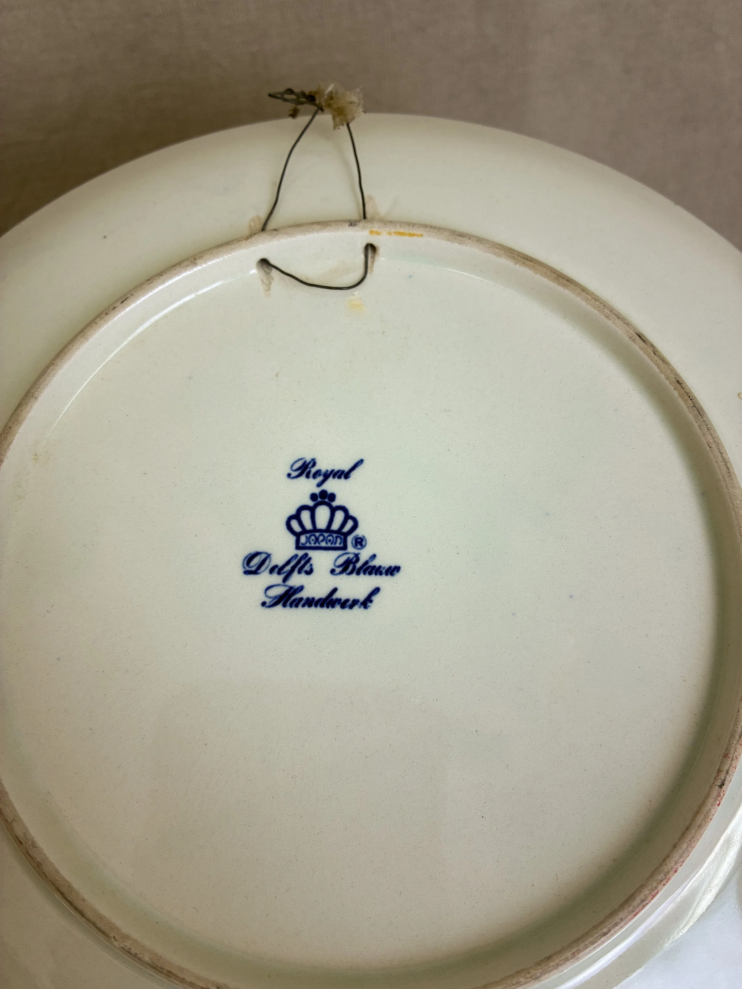 Daphne Delft Hanging Plate-1.jpg