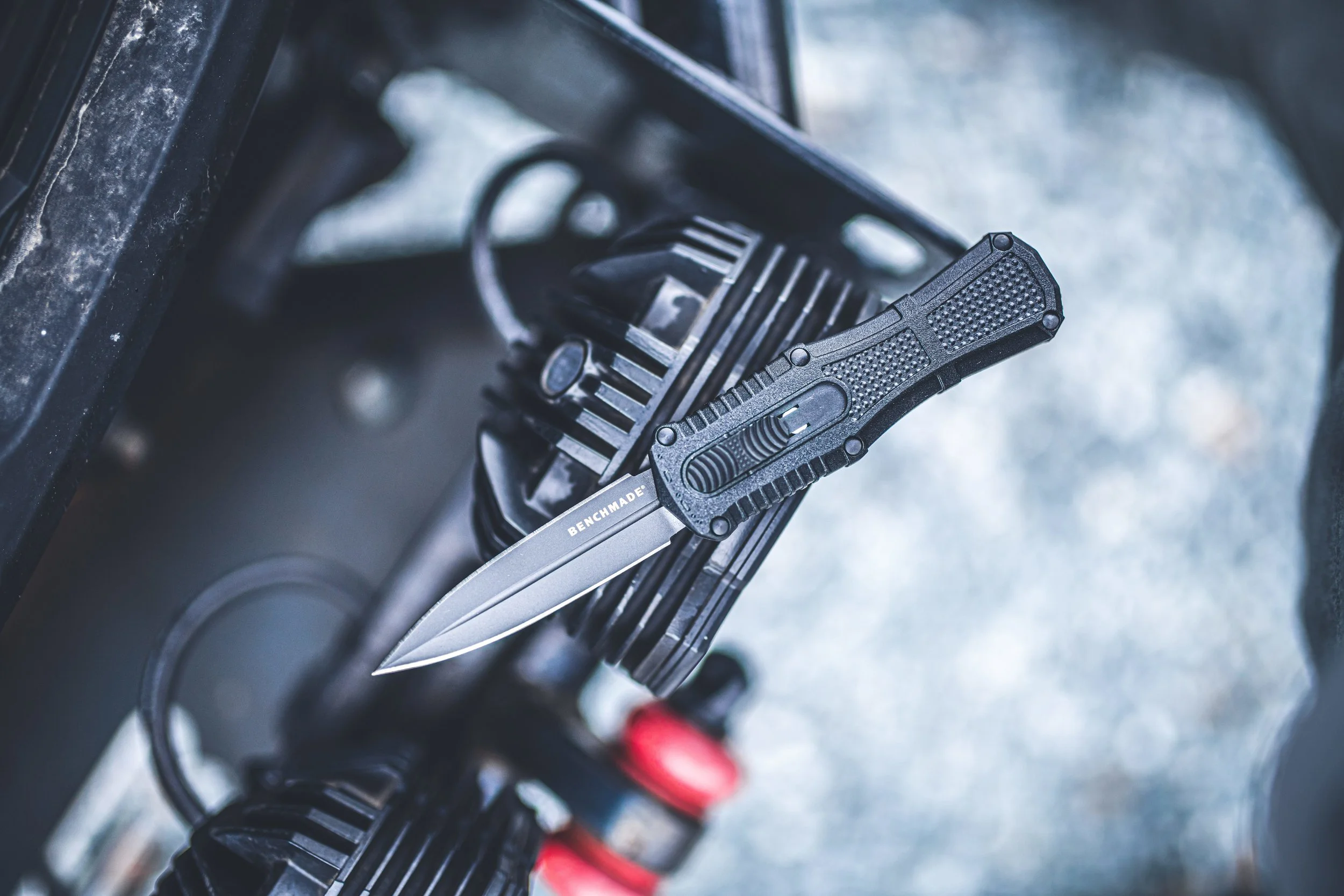 BENCHMADE MINI CLAYMORE OTF DAG - 3375gy