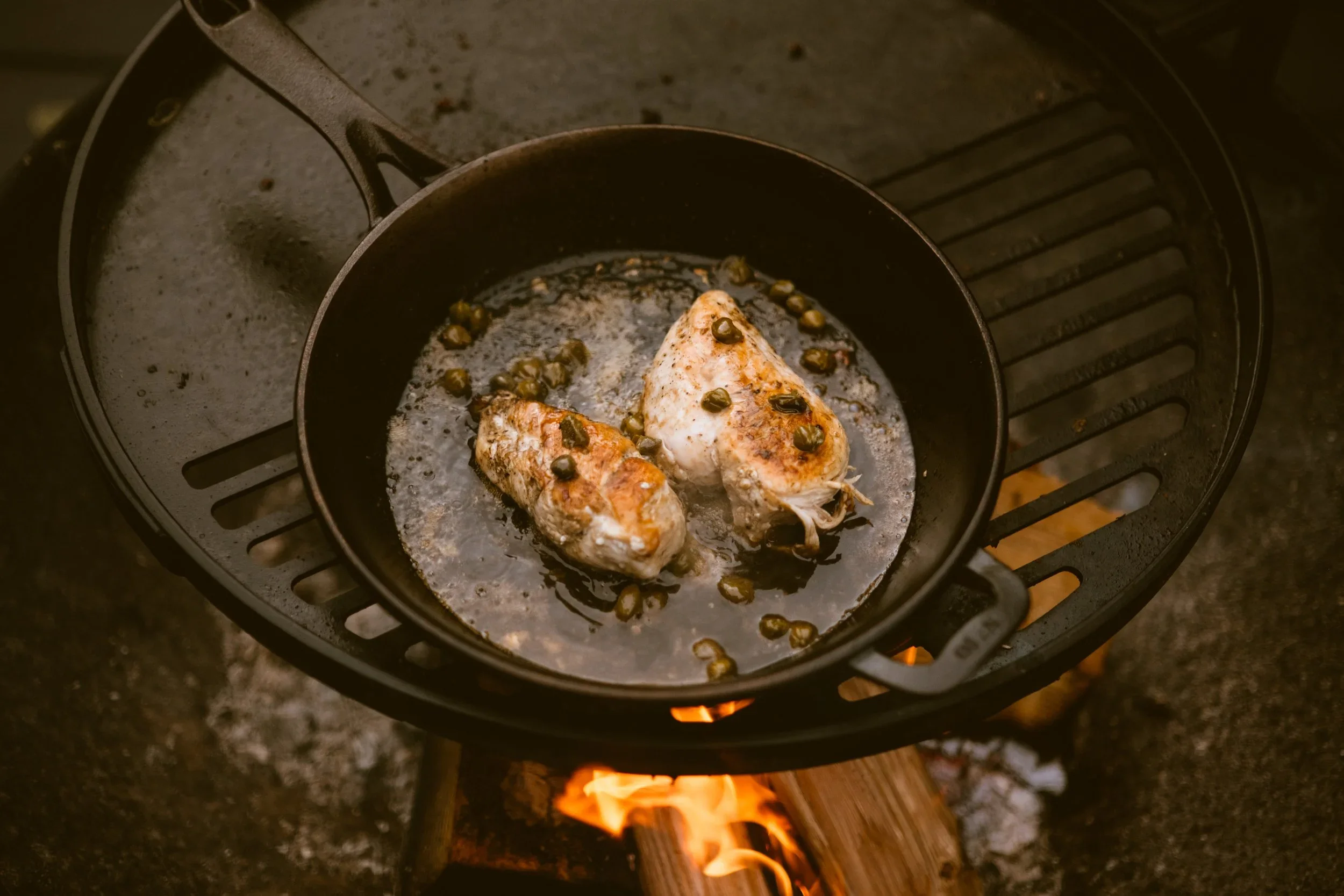 Pan-fried chicken with capers and vermouth
