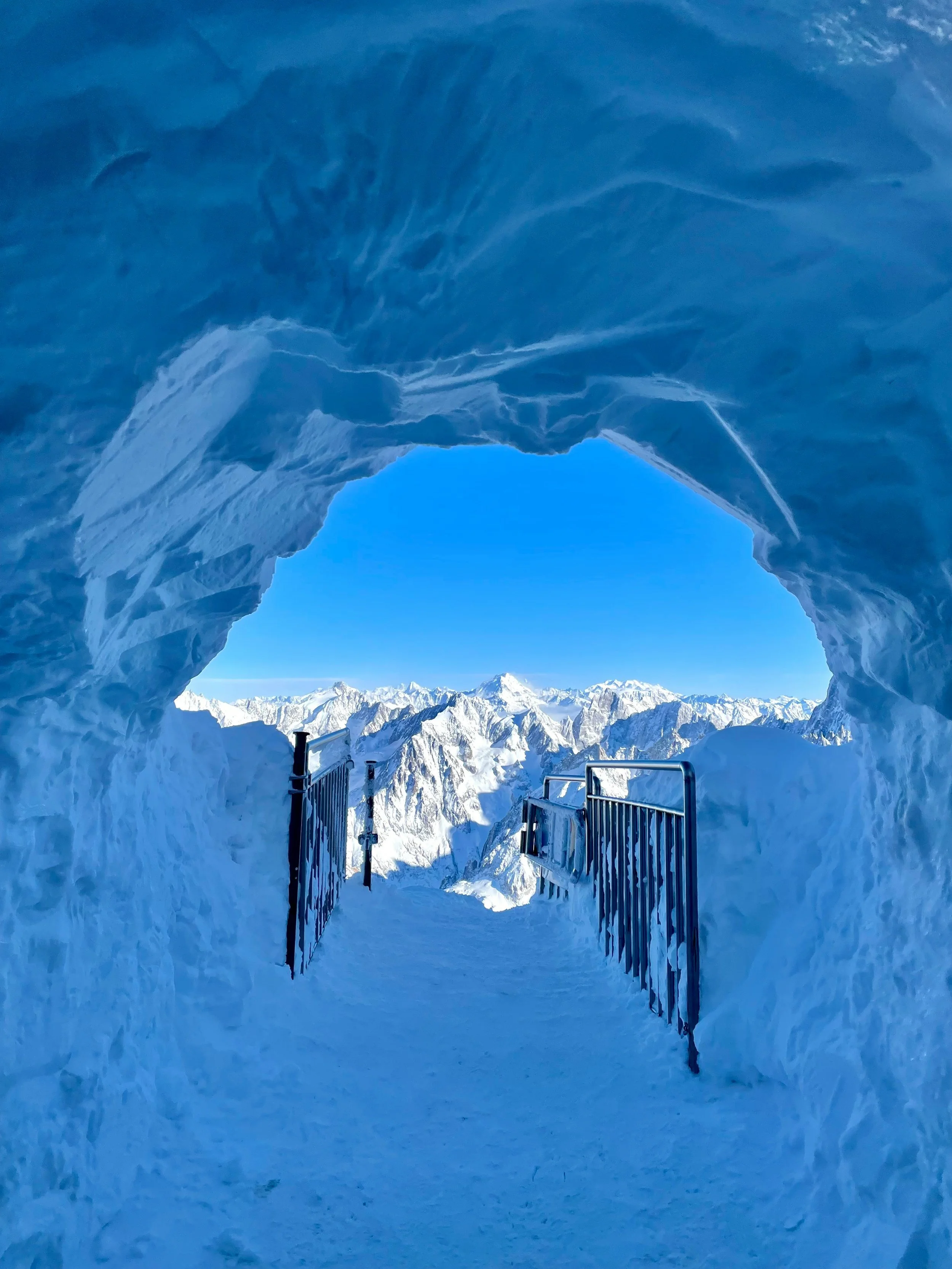 Aguille du Midi exiting for Arete de Cosmiques