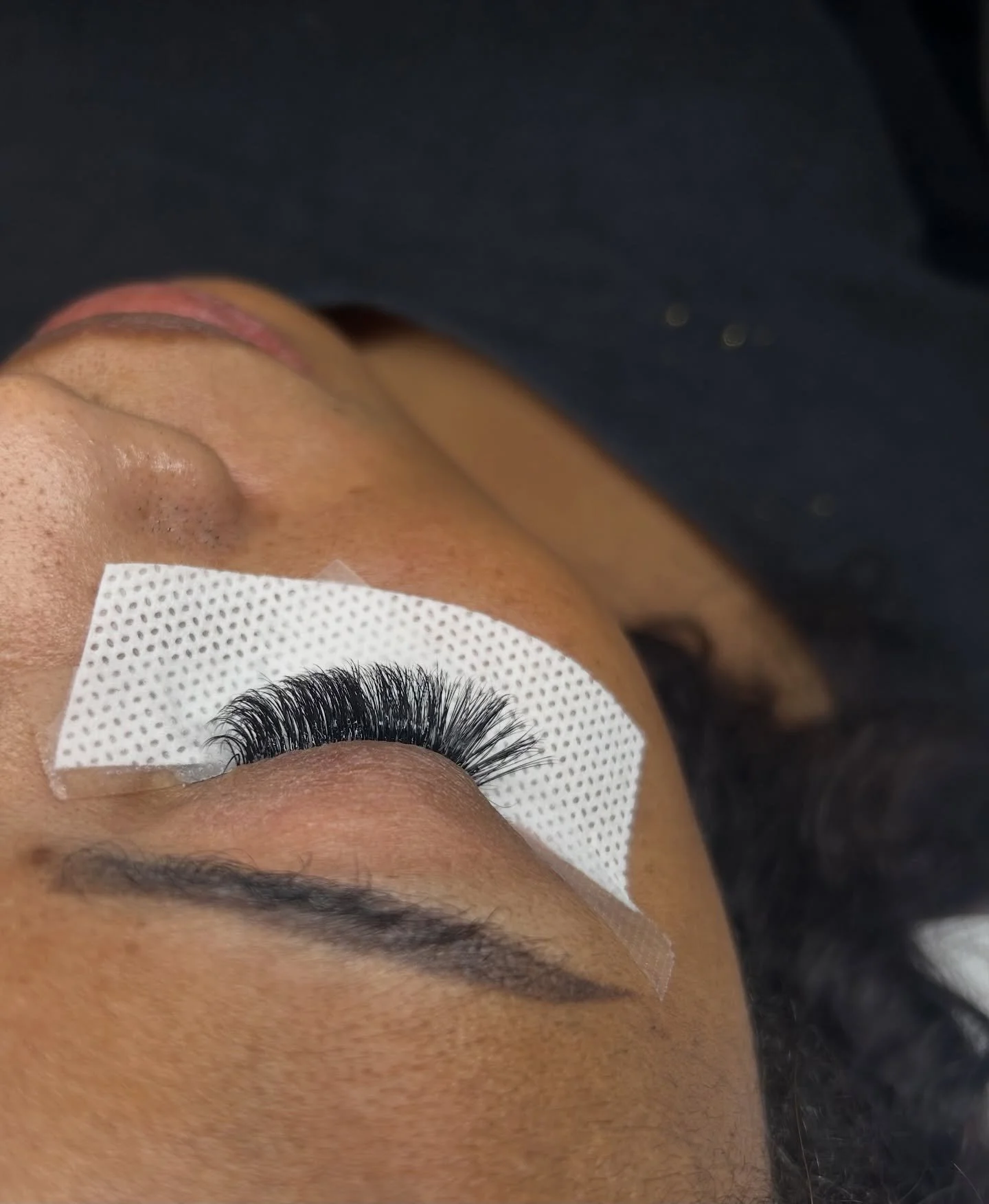 AFTER 🤎✨
Swipe voor de BEFORE 👉

Door elkaar groeiende wimpers?
Geen probleem.

Soft volume.
Strak geplaatst.
Perfect in balans.

Before ➝ After
Bij Salon Sayah stoppen we niet bij &ldquo;moeilijk&rdquo;. 

#beforeandafter #lashtransformation #soft