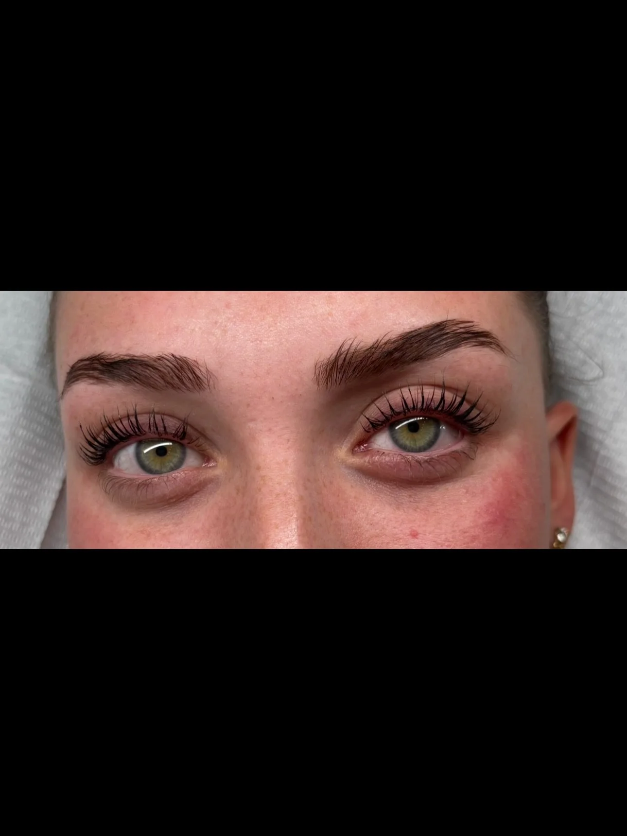 Deze before &amp; after zegt eigenlijk alles! 

Bij Salon Sayah werken we alleen met hoogwaardige, professionele merken &mdash; en dat vertaalt zich in perfect gelifte, intens getinte en gezonde wimpers. 

Meer lengte, meer lift, diepere kleur&hellip